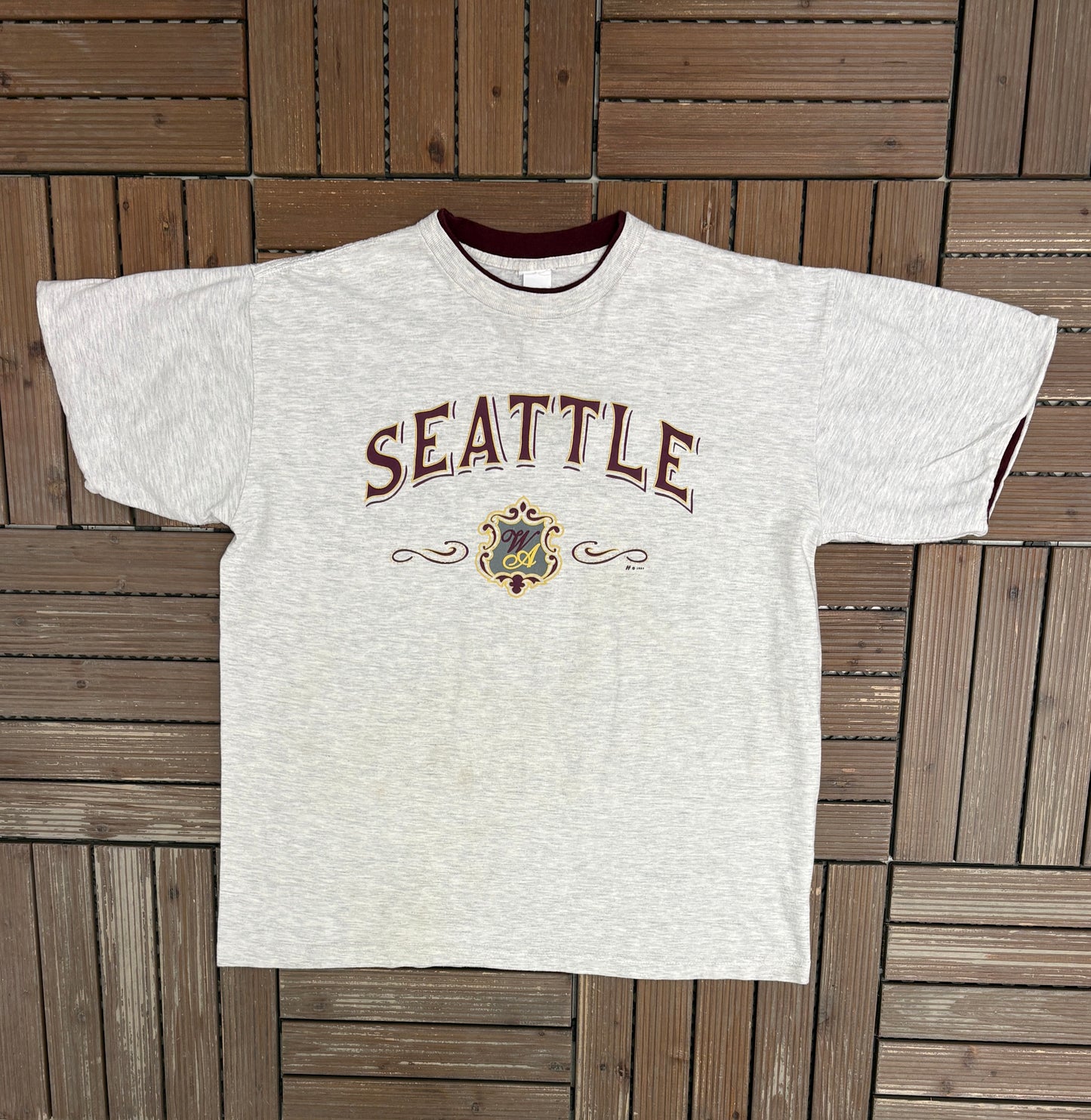 Seattle, Washington Graphic Tee | Size Large | Vintage 1990s Tourist Promotional Grey T-Shirt |