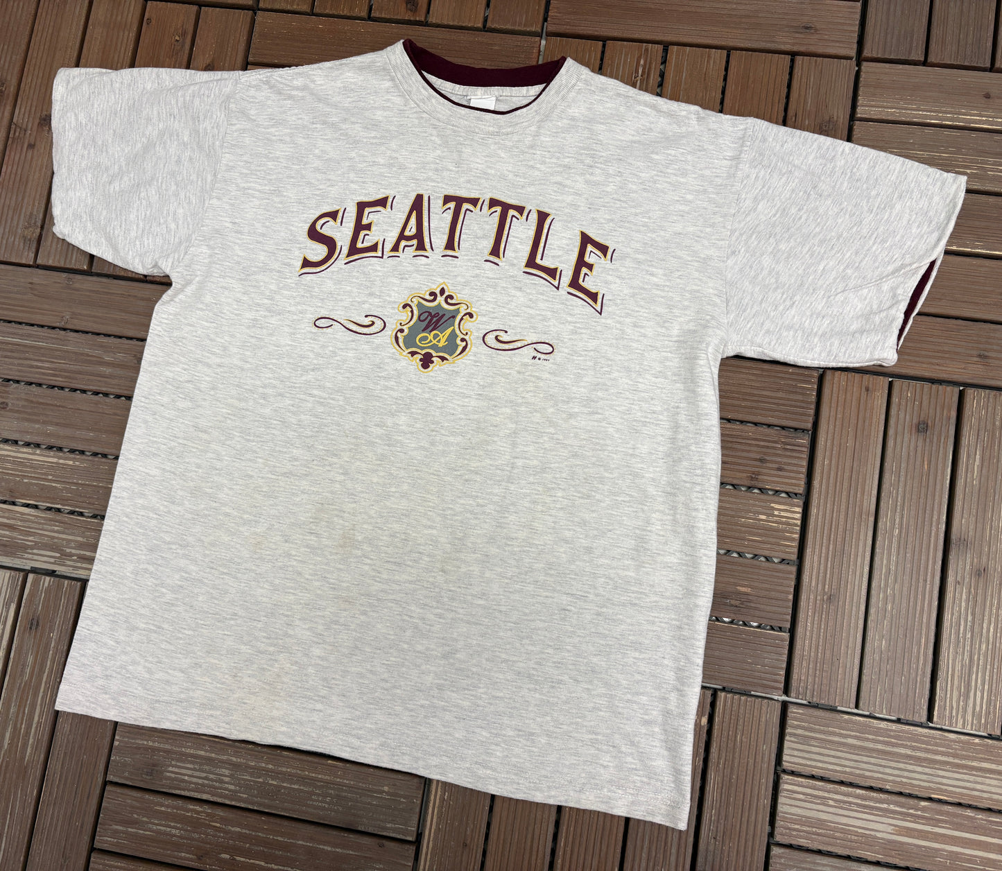 Seattle, Washington Graphic Tee | Size Large | Vintage 1990s Tourist Promotional Grey T-Shirt |