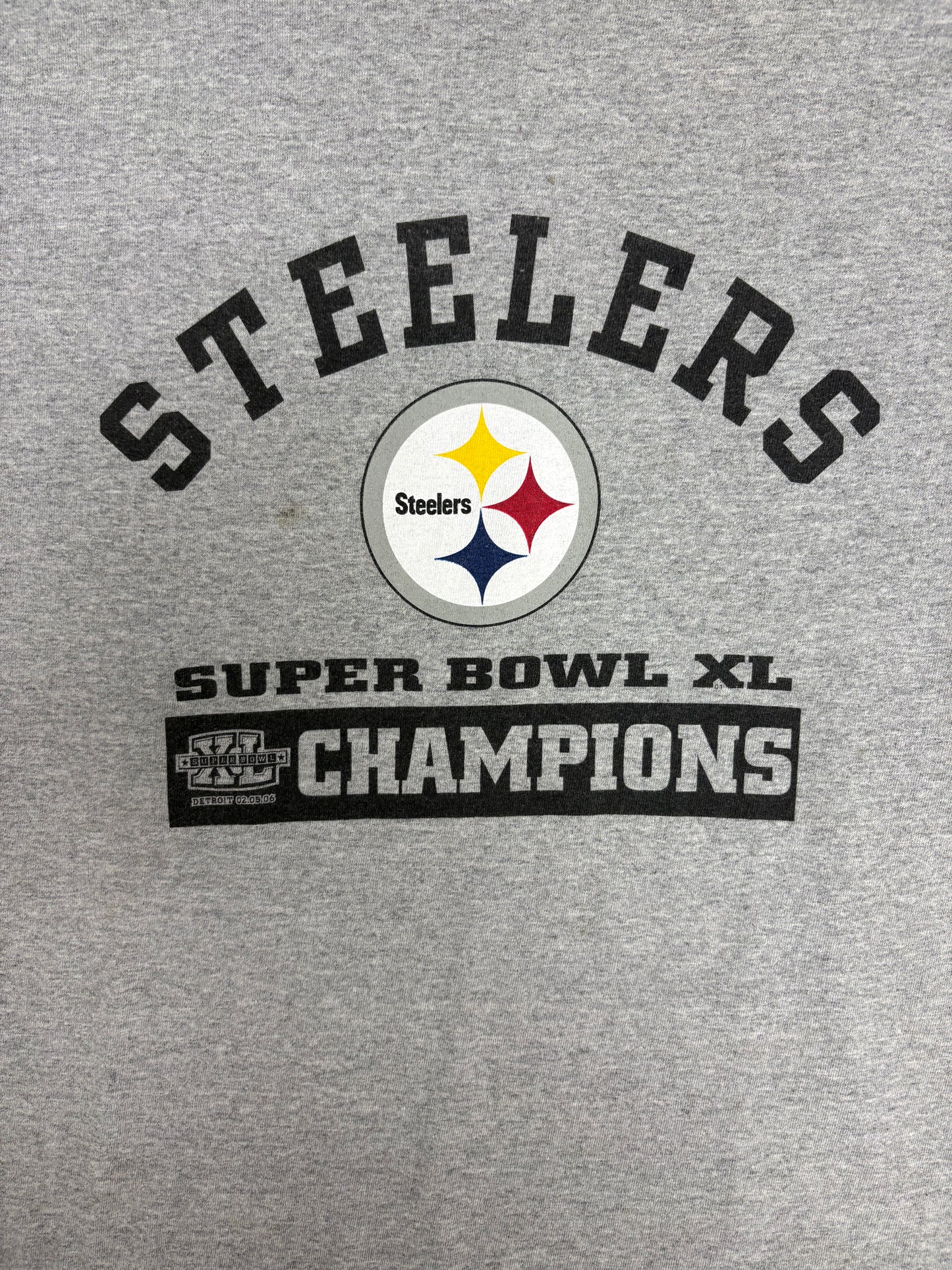 Pittsburgh Steelers Super Bowl XL Champions Graphic Tee | Size Medium | Vintage 2000s NFL Football Grey T-Shirt |
