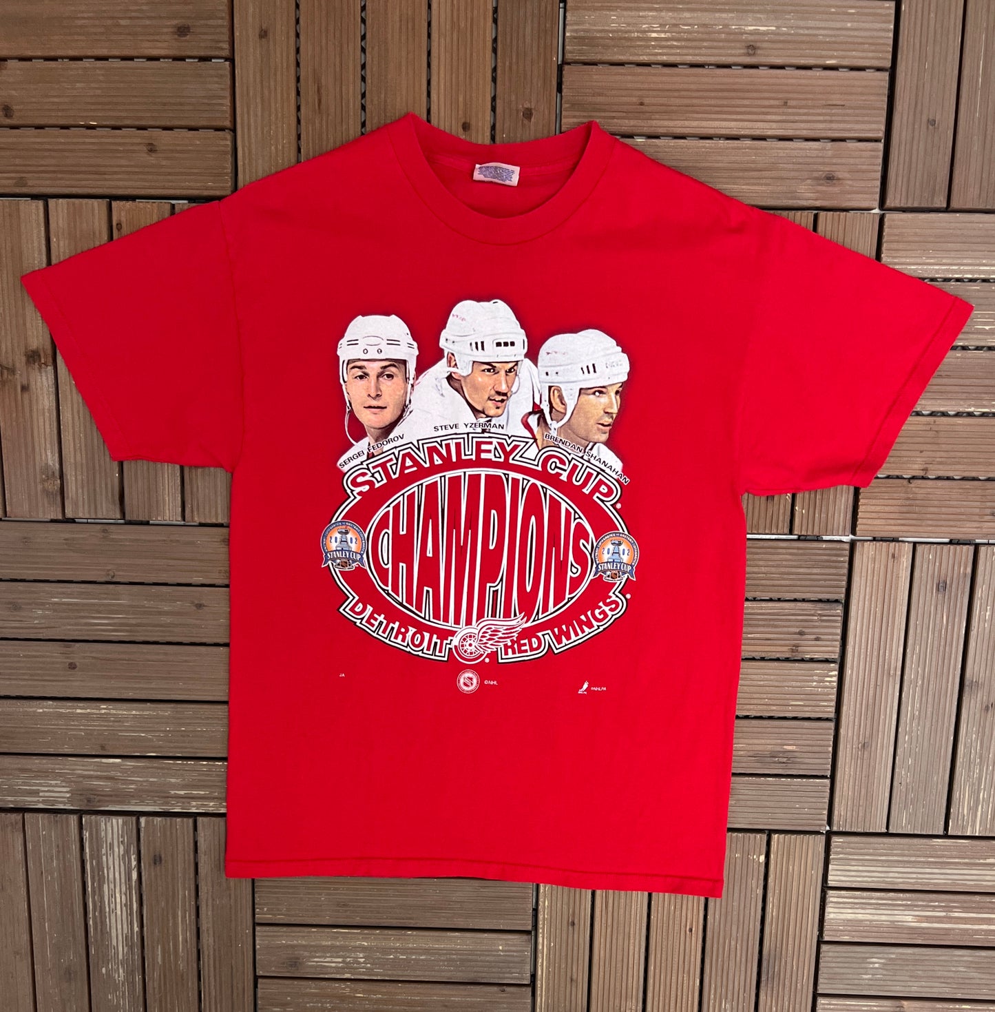 Detroit Red Wings Stanley Cup Champions 2002 Graphic Tee | Size Large | Vintage 2000s NHL Hockey Red T-Shirt |