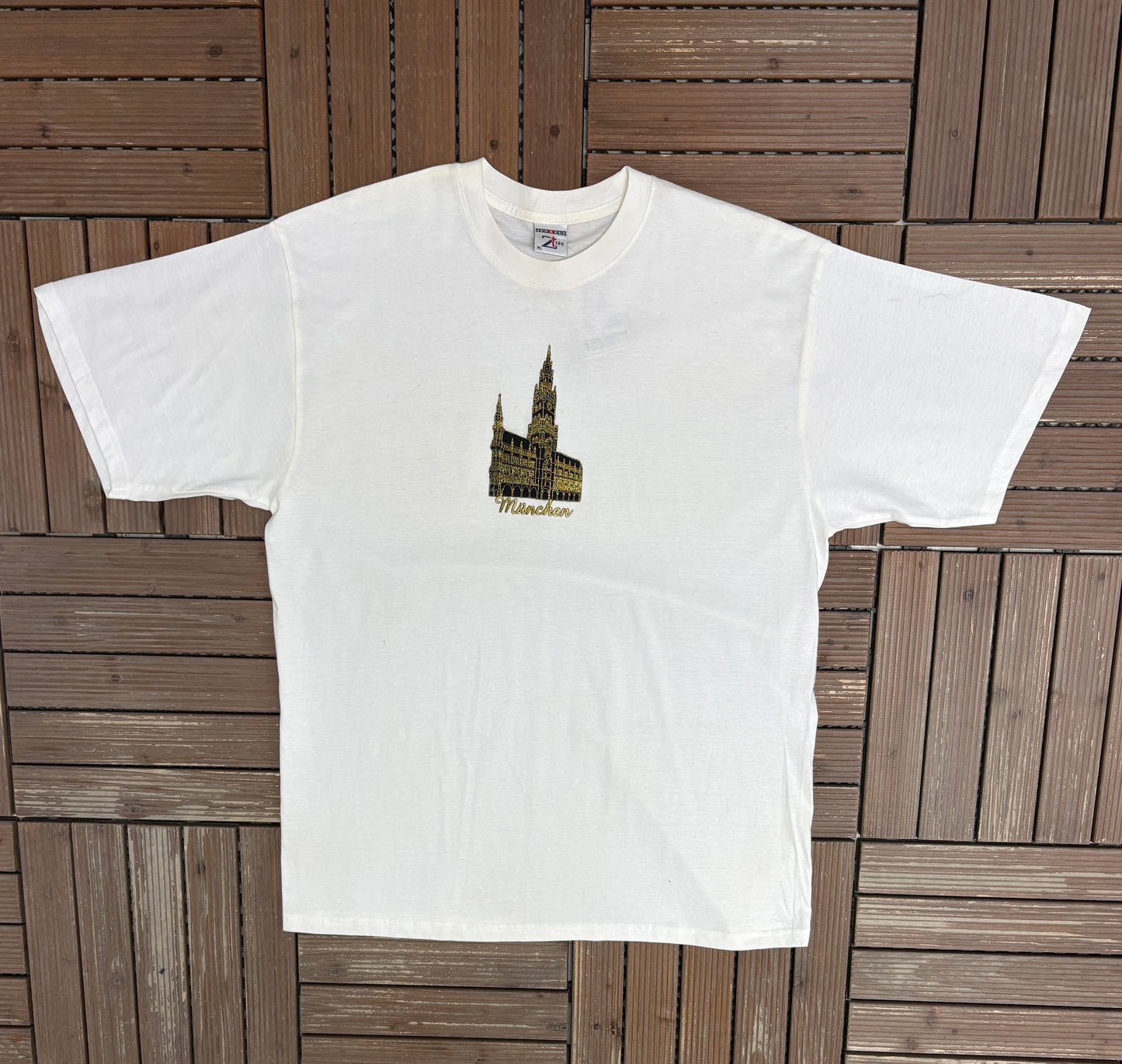 Munchen Neues Rathaus Graphic Tee | Size X-Large | Vintage 2000s Promotional Tourist White T-Shirt |