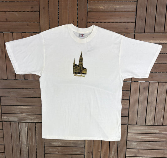 Munchen Neues Rathaus Graphic Tee | Size X-Large | Vintage 2000s Promotional Tourist White T-Shirt |