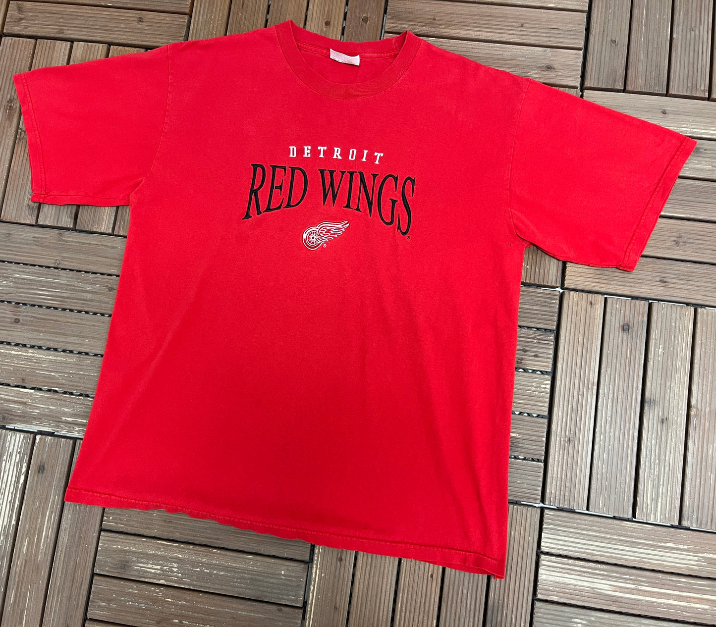 Detroit Red Wings Embroidered Graphic Tee | Size X-Large | Vintage 1990s NHL Hockey Red T-Shirt |