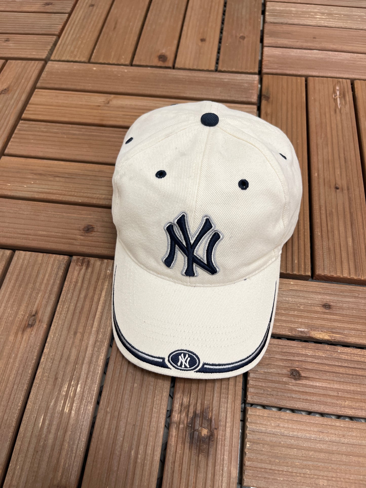 New York Yankees Graphic Hat | Strap Back | Vintage 2000s MLB Baseball White Cap |