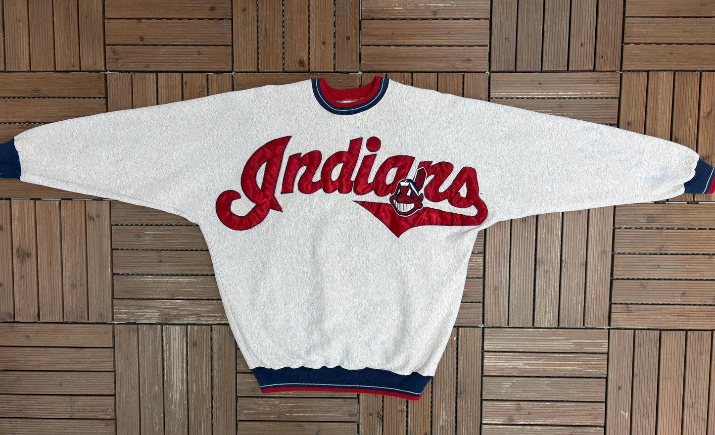 Cleveland Indians Wingspan Graphic Crewneck | Size X-Large | Vintage 1990s MLB Baseball Grey Sweater |