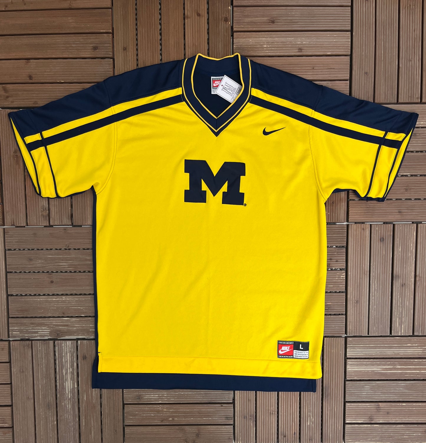 Michigan Wolverines Nike Warm Up Graphic Tee | Size Large | Vintage 2000s Yellow College Nike Swoosh T-Shirt |