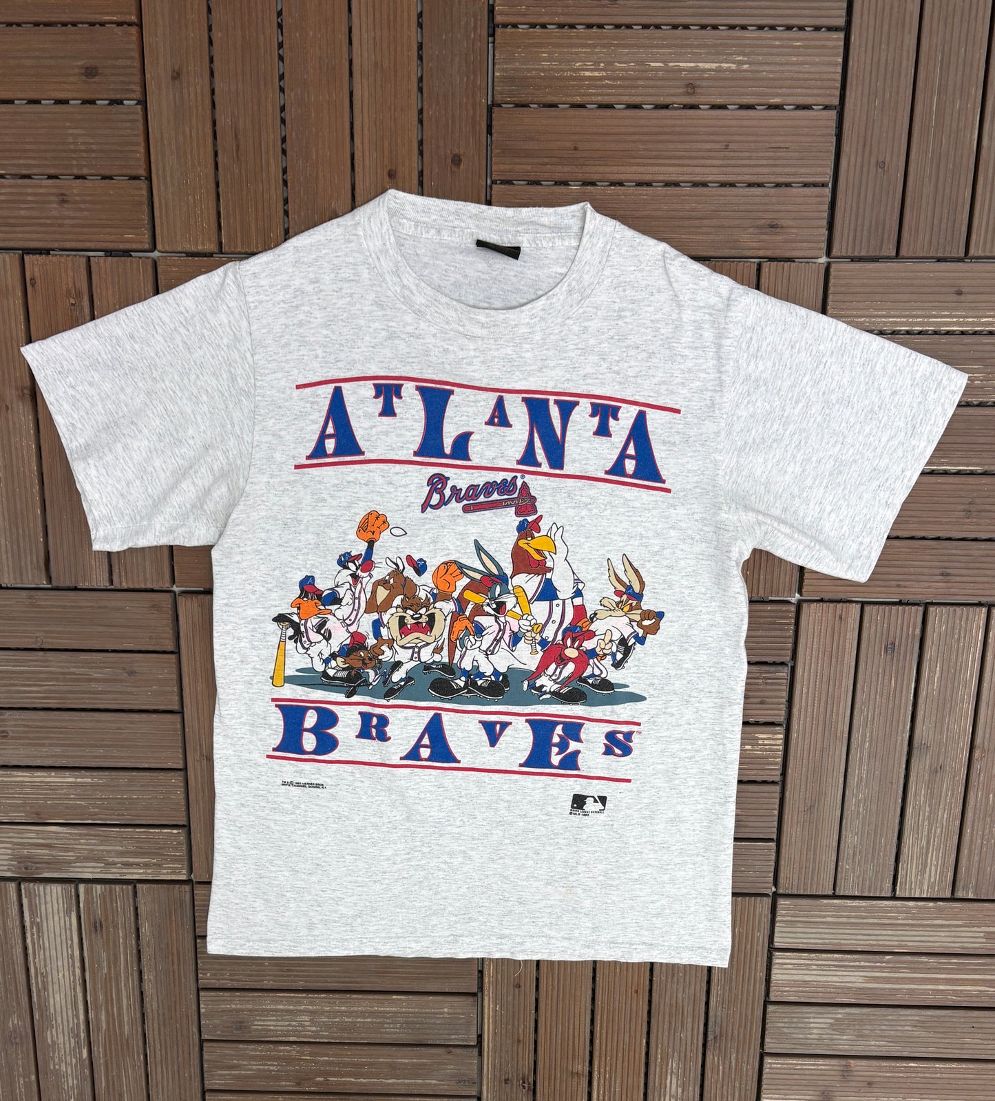 Atlanta Braves Looney Tunes Graphic Tee | Size Large | Vintage 1990s MLB Baseball Grey T-Shirt |