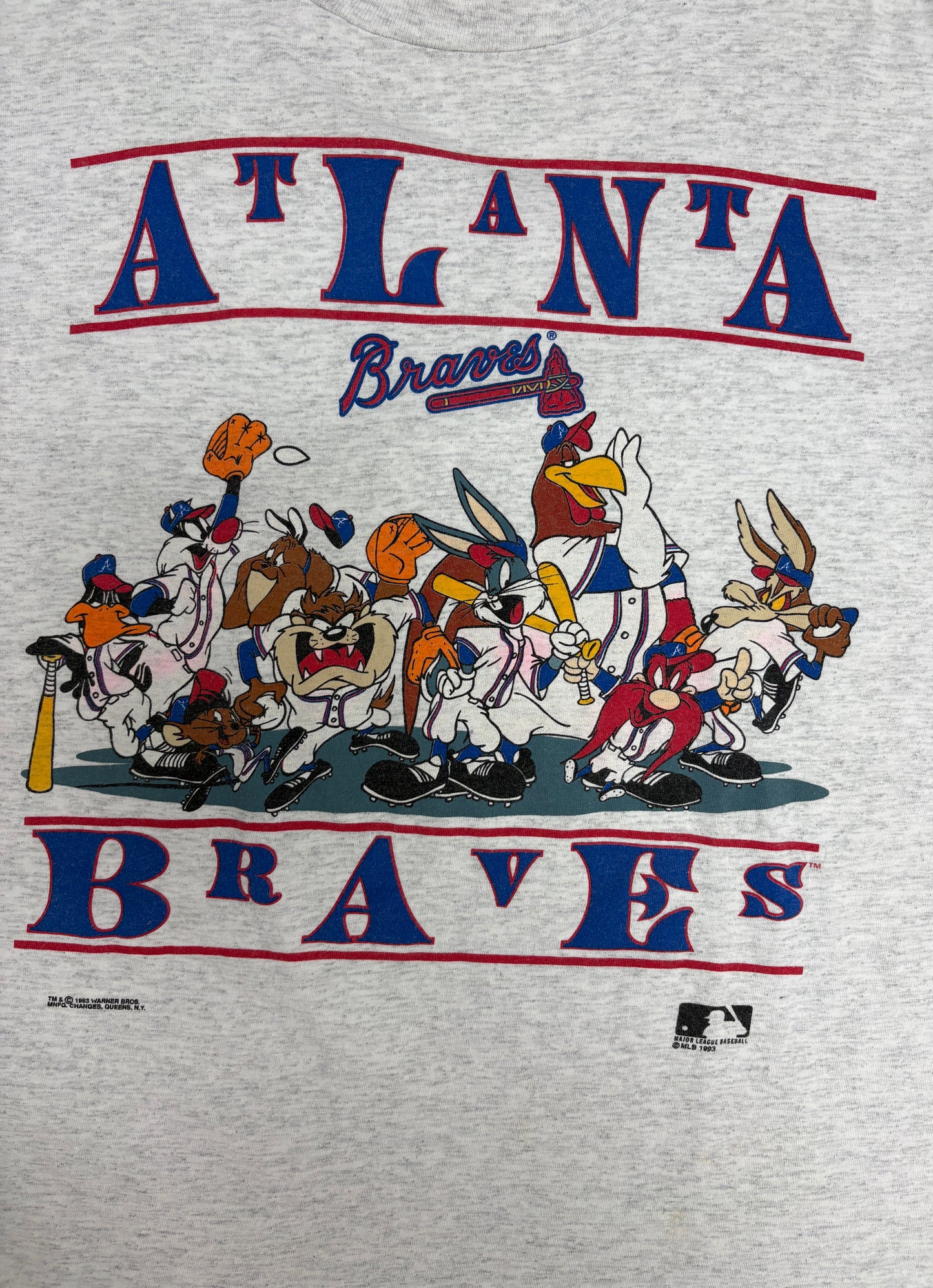Atlanta Braves Looney Tunes Graphic Tee | Size Large | Vintage 1990s MLB Baseball Grey T-Shirt |