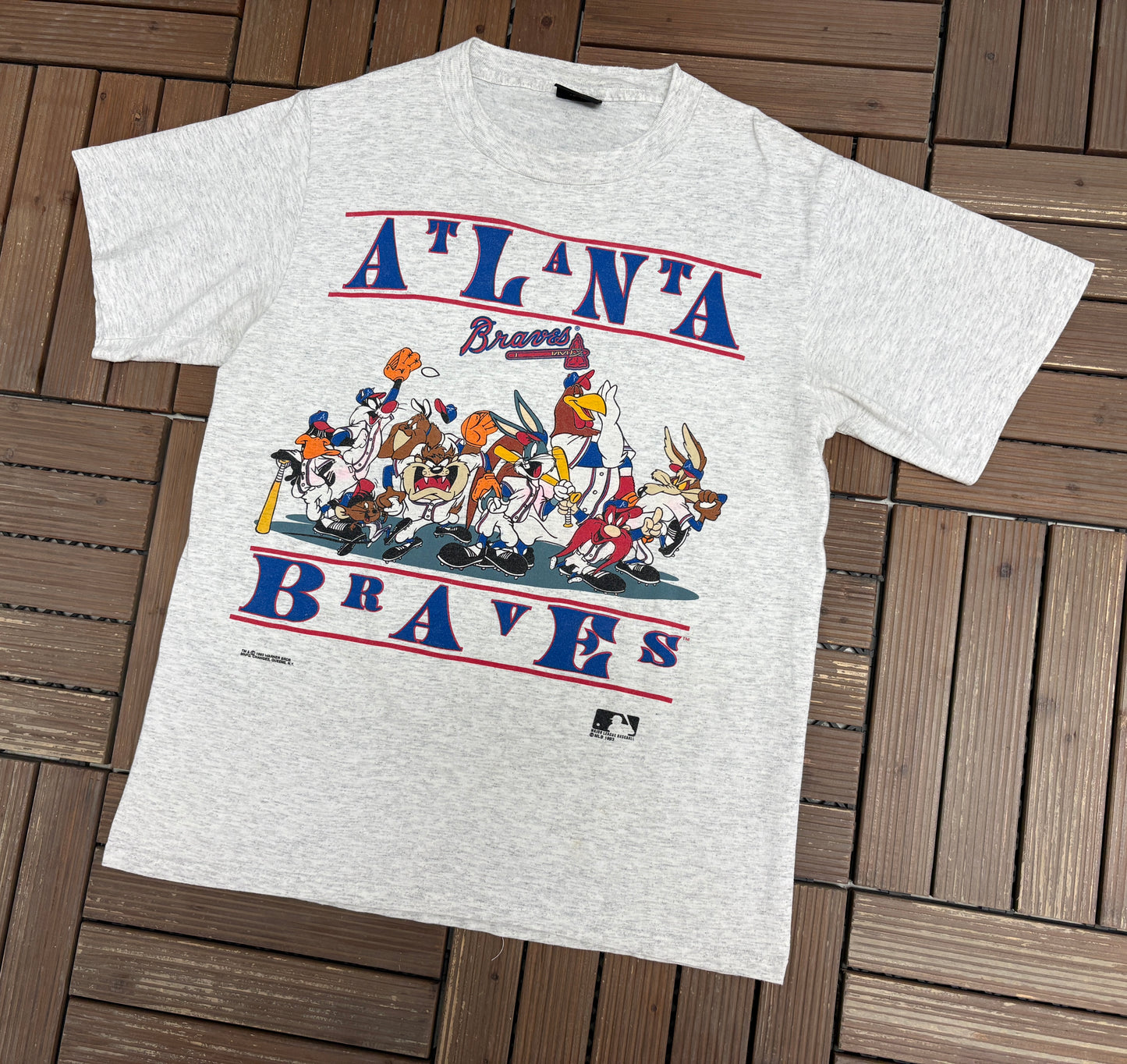 Atlanta Braves Looney Tunes Graphic Tee | Size Large | Vintage 1990s MLB Baseball Grey T-Shirt |