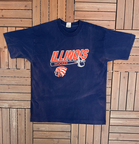 Illinois Fighting Illini Hockey Graphic Tee | Size X-Large | Vintage 1990s College Blue T-Shirt |