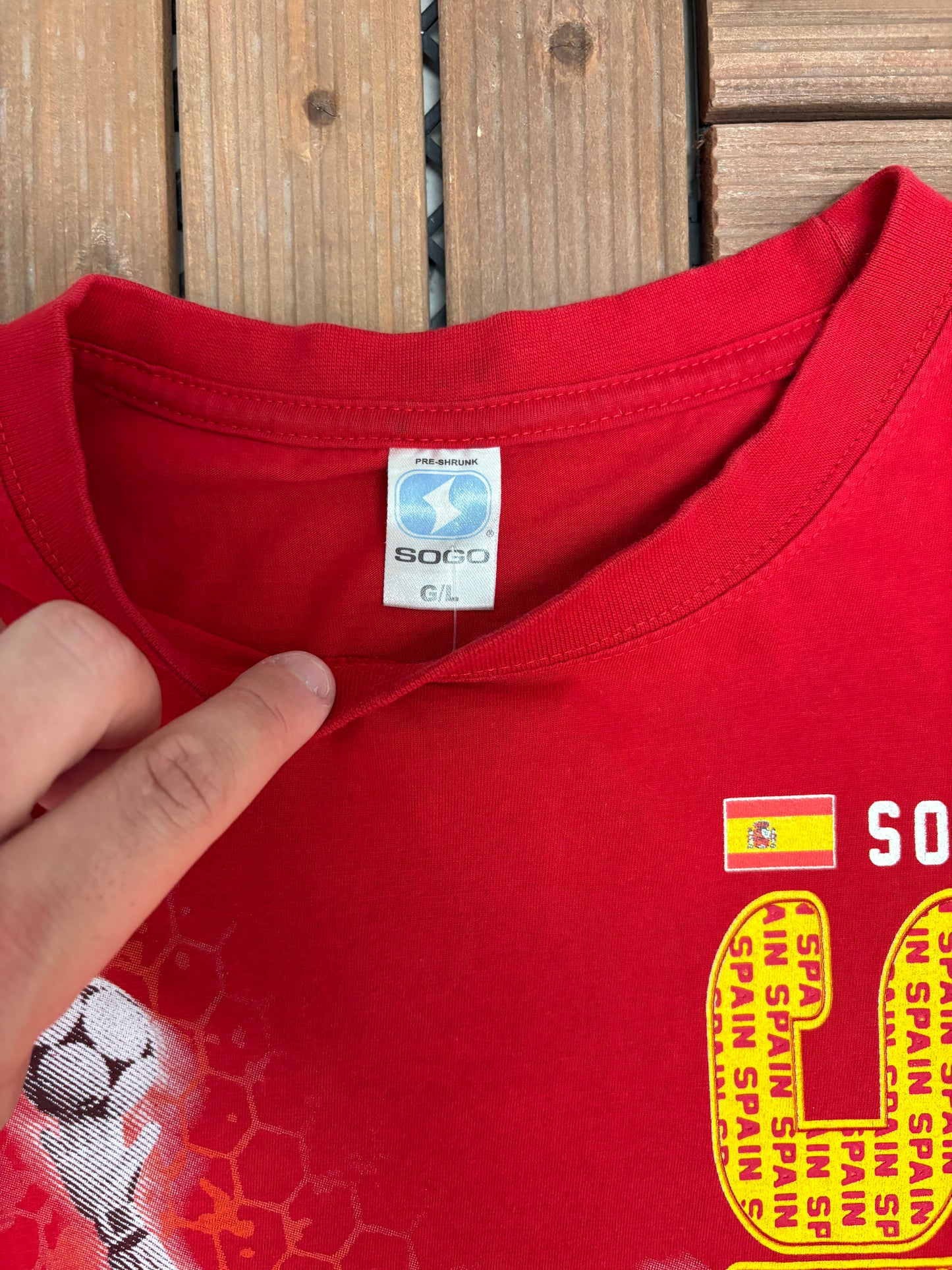 Spain National Football Team Graphic Tee | Size Large | Vintage 2000s Soccer Red T-Shirt |