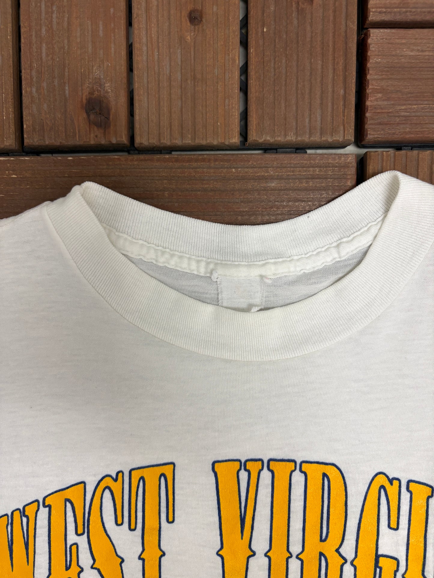 West Virginia Mountaineers Graphic Tee | Size Large | Vintage 1980s College White T-Shirt |