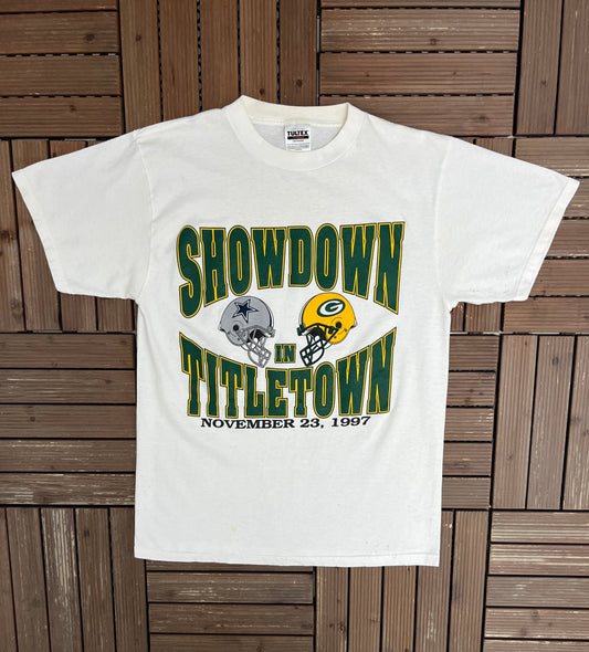 Green Bay Packers Showdown In Titletown Graphic Tee | Size Large | Vintage 1990s NFL Football White T-Shirt |