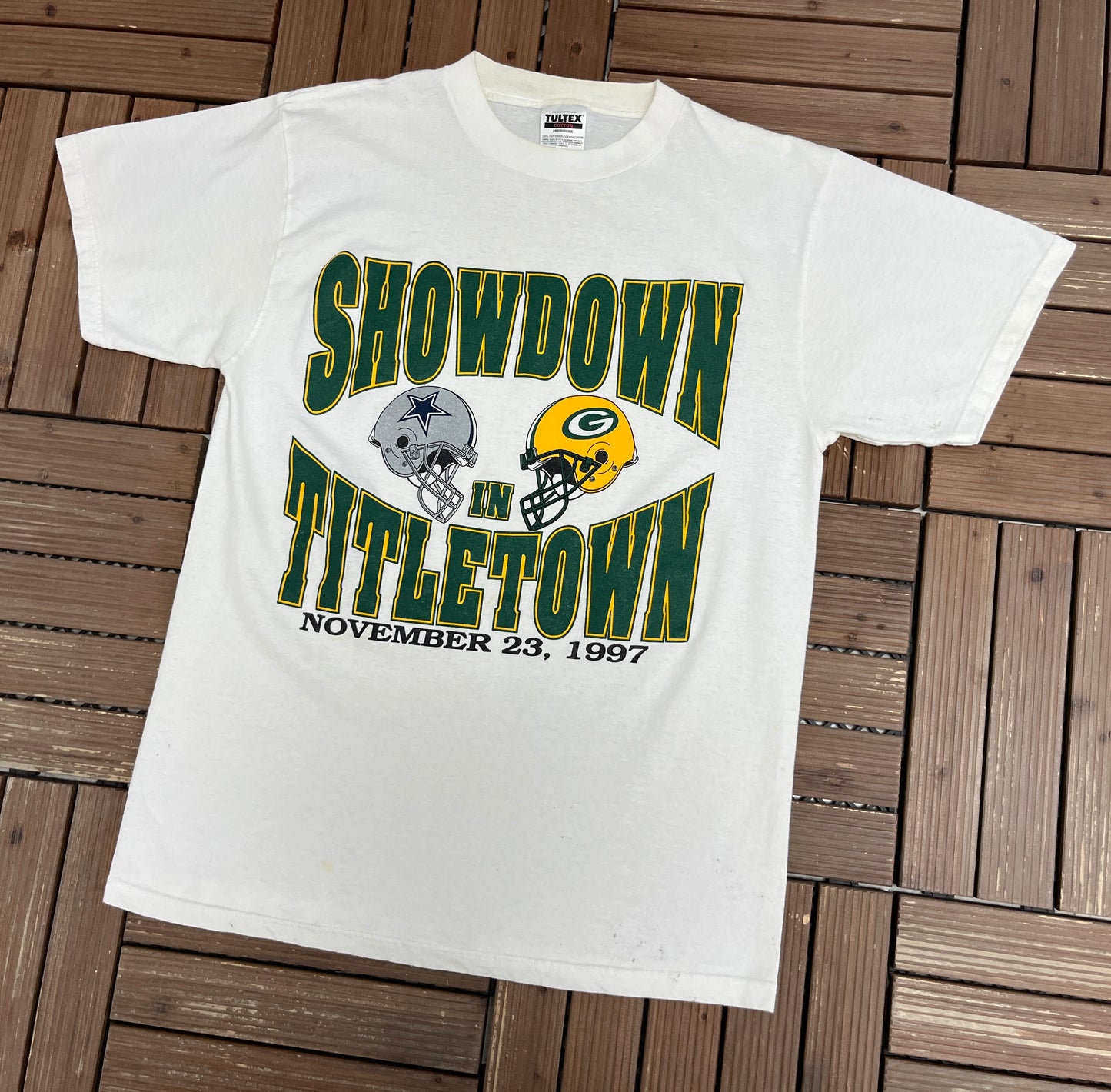 Green Bay Packers Showdown In Titletown Graphic Tee | Size Large | Vintage 1990s NFL Football White T-Shirt |