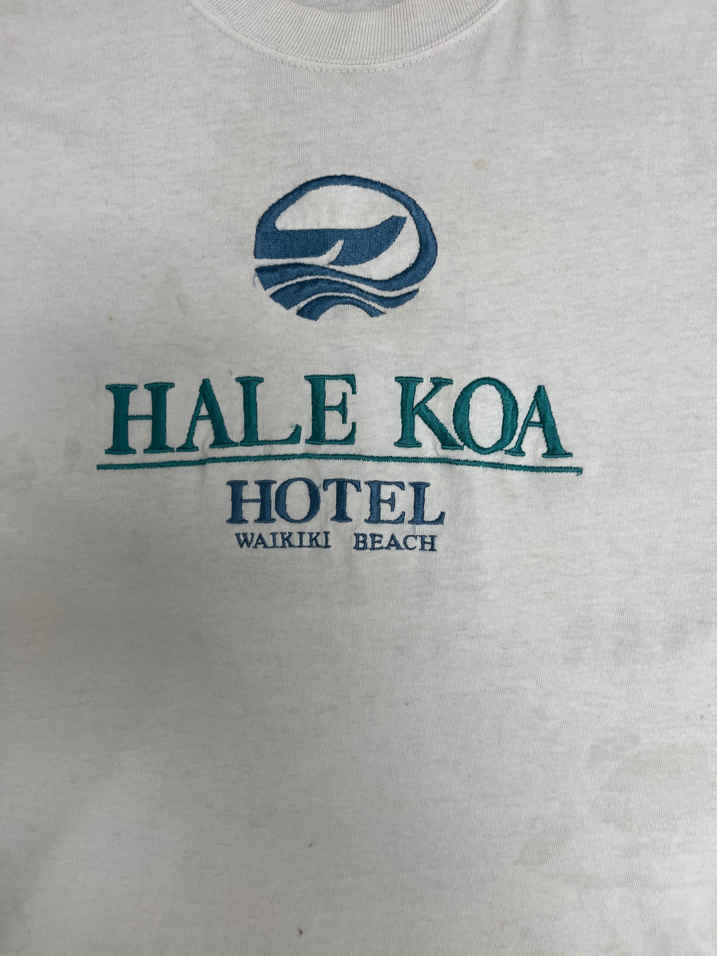 Hale Koa Hotel Waikiki Beach Graphic Tee | Size Medium | Vintage 2000s Tourist White T-Shirt |