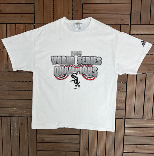 Chicago White Sox World Series Champions 2005 Graphic Tee | Size X-Large | Vintage 2000s MLB Baseball White T-Shirt |