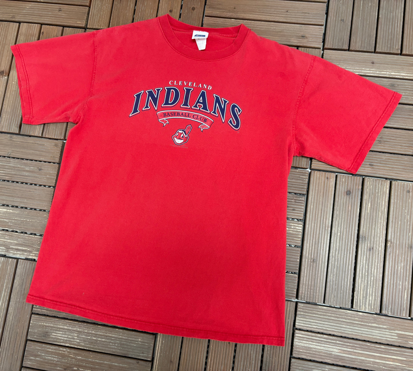Cleveland Indians Graphic Tee | Size Large | Vintage 2000s MLB Baseball Red T-Shirt |