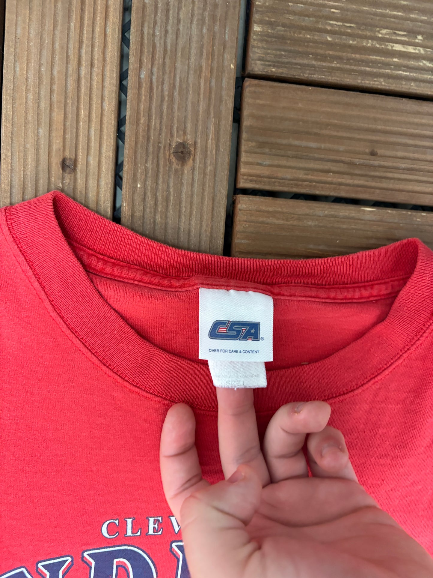 Cleveland Indians Graphic Tee | Size Large | Vintage 2000s MLB Baseball Red T-Shirt |