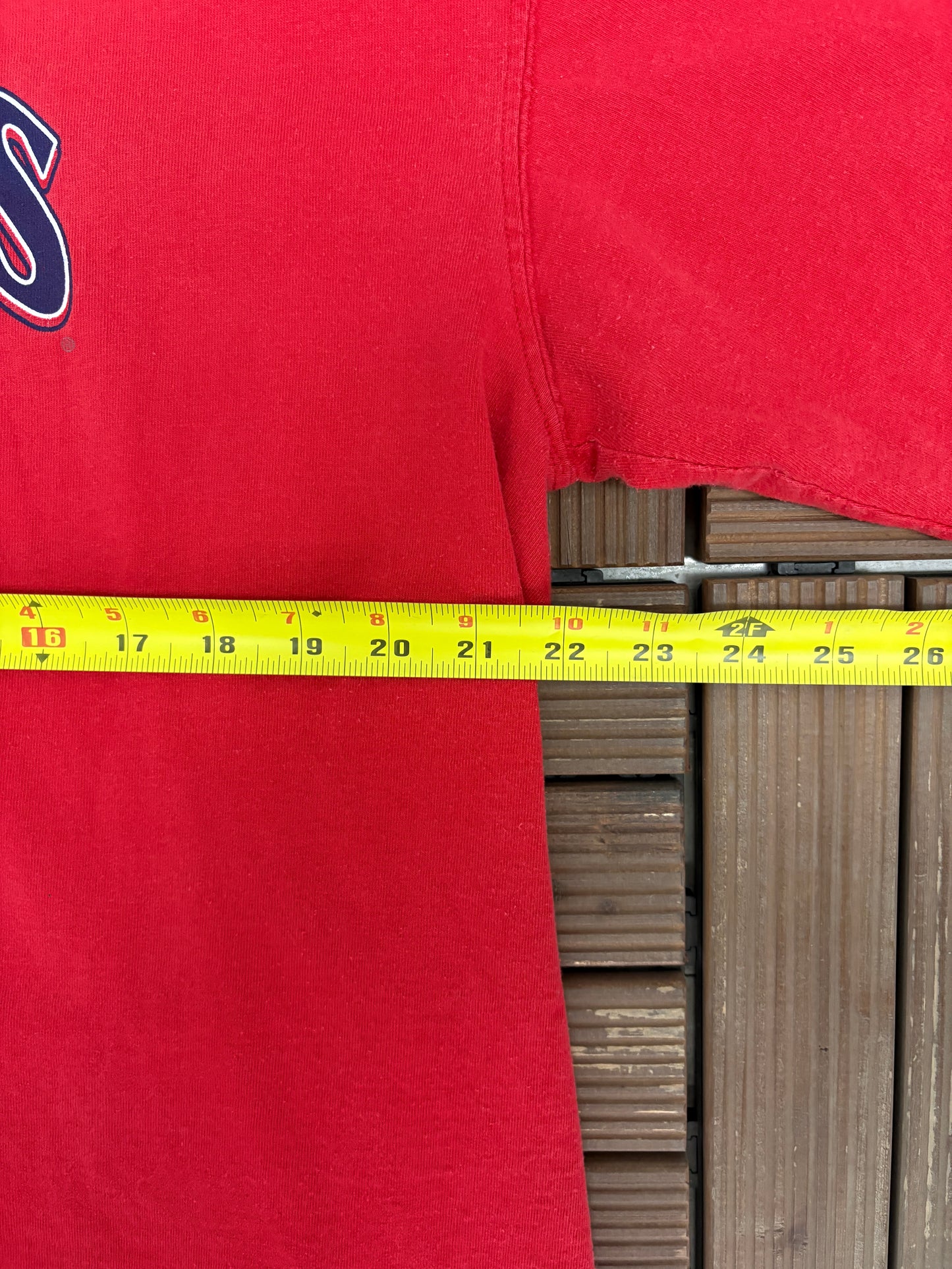 Cleveland Indians Graphic Tee | Size Large | Vintage 2000s MLB Baseball Red T-Shirt |