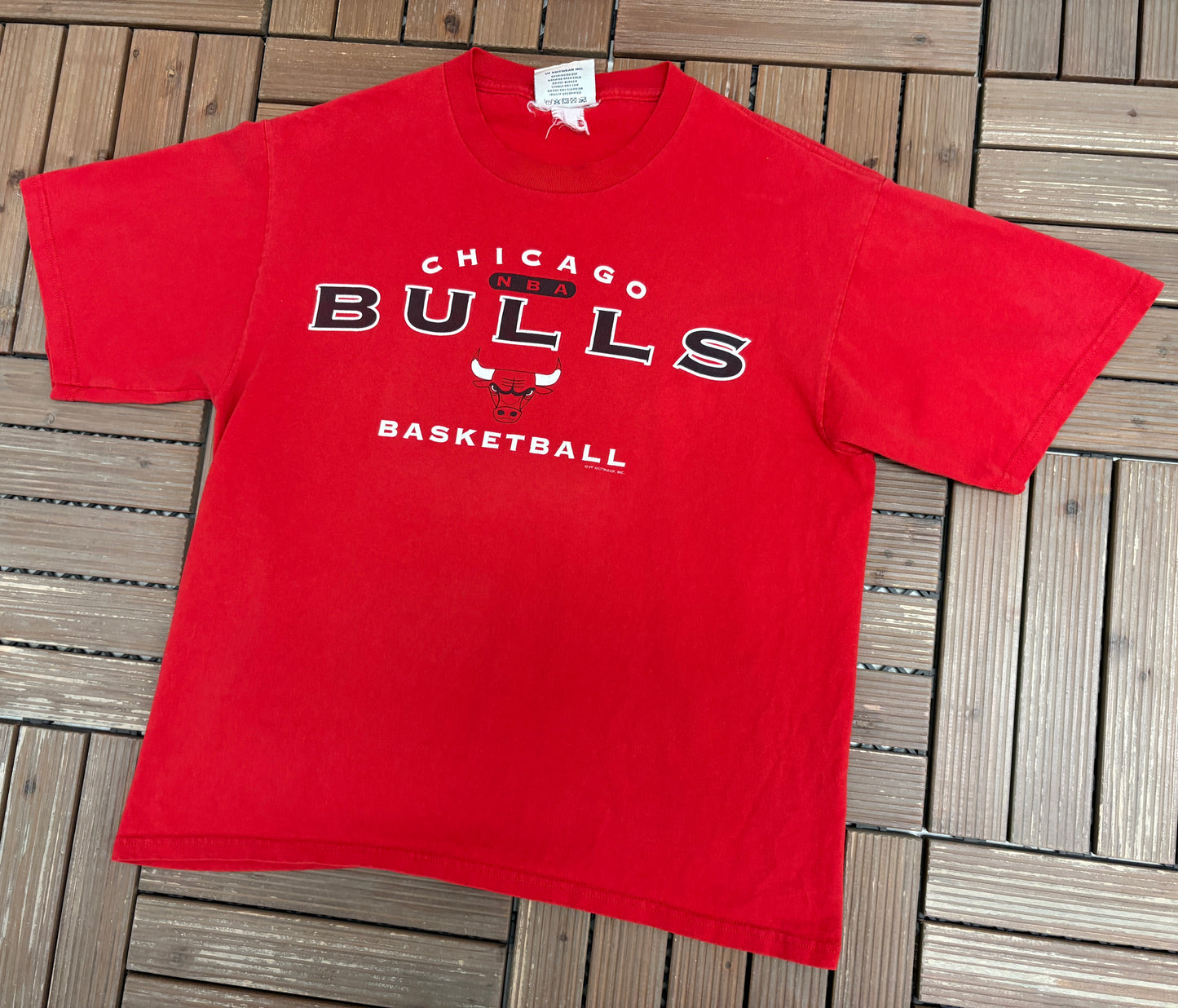 Chicago Bulls Basketball Graphic Tee | Size Large | Vintage 2000s NBA Basketball Red T-Shirt |