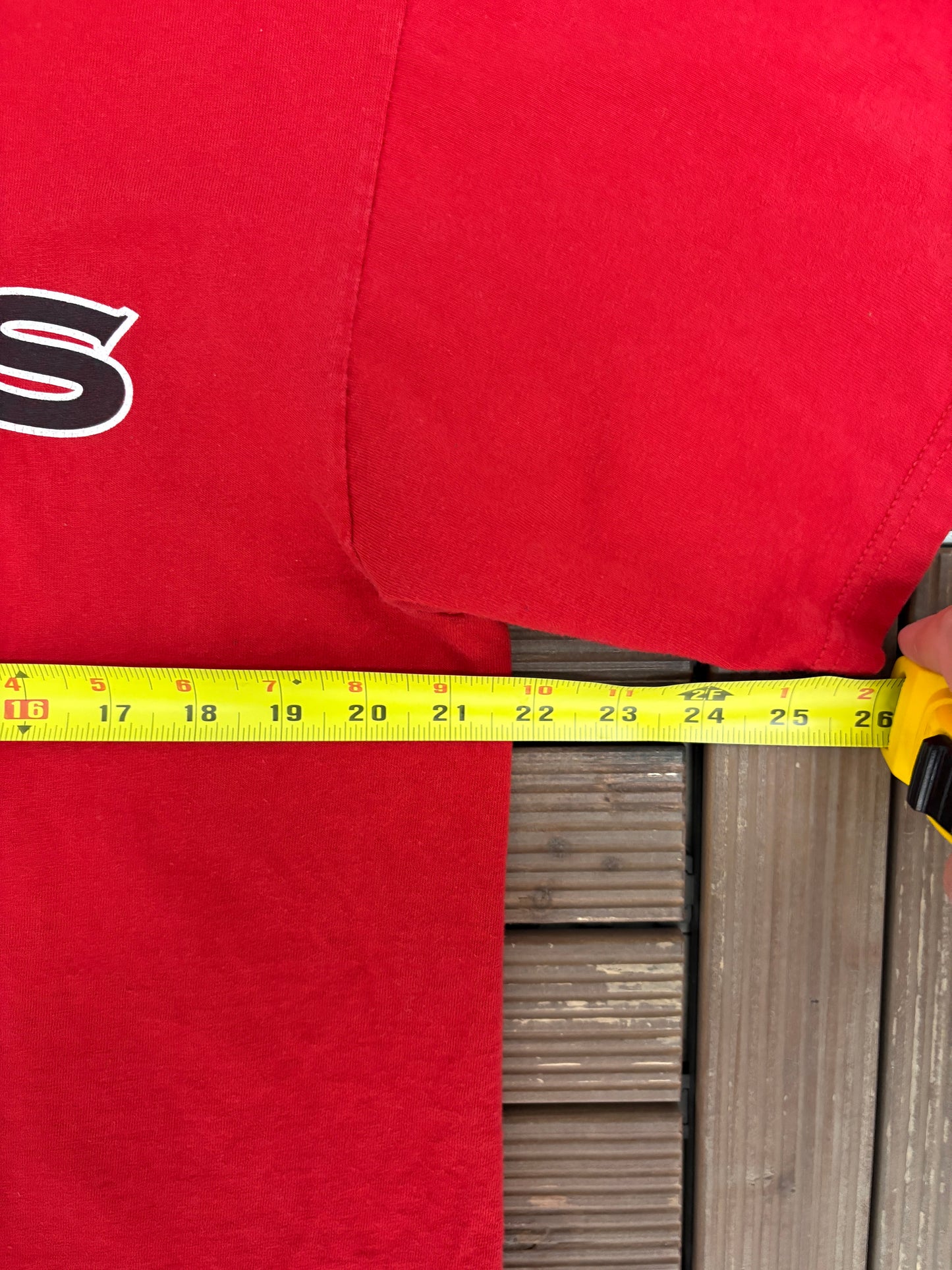 Chicago Bulls Basketball Graphic Tee | Size Large | Vintage 2000s NBA Basketball Red T-Shirt |