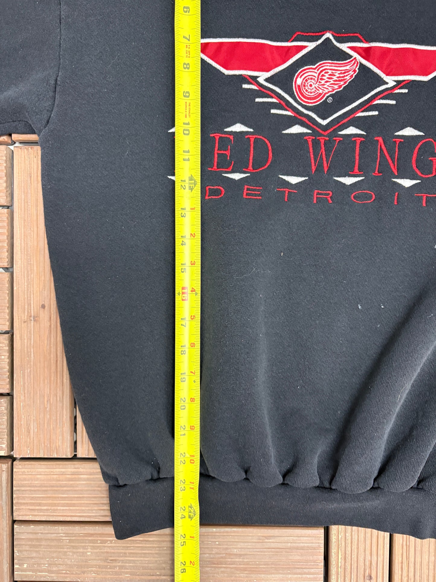 Detroit Red Wings Graphic Crewneck | Size Medium | Vintage 1990s NHL Hockey Black Sweater |