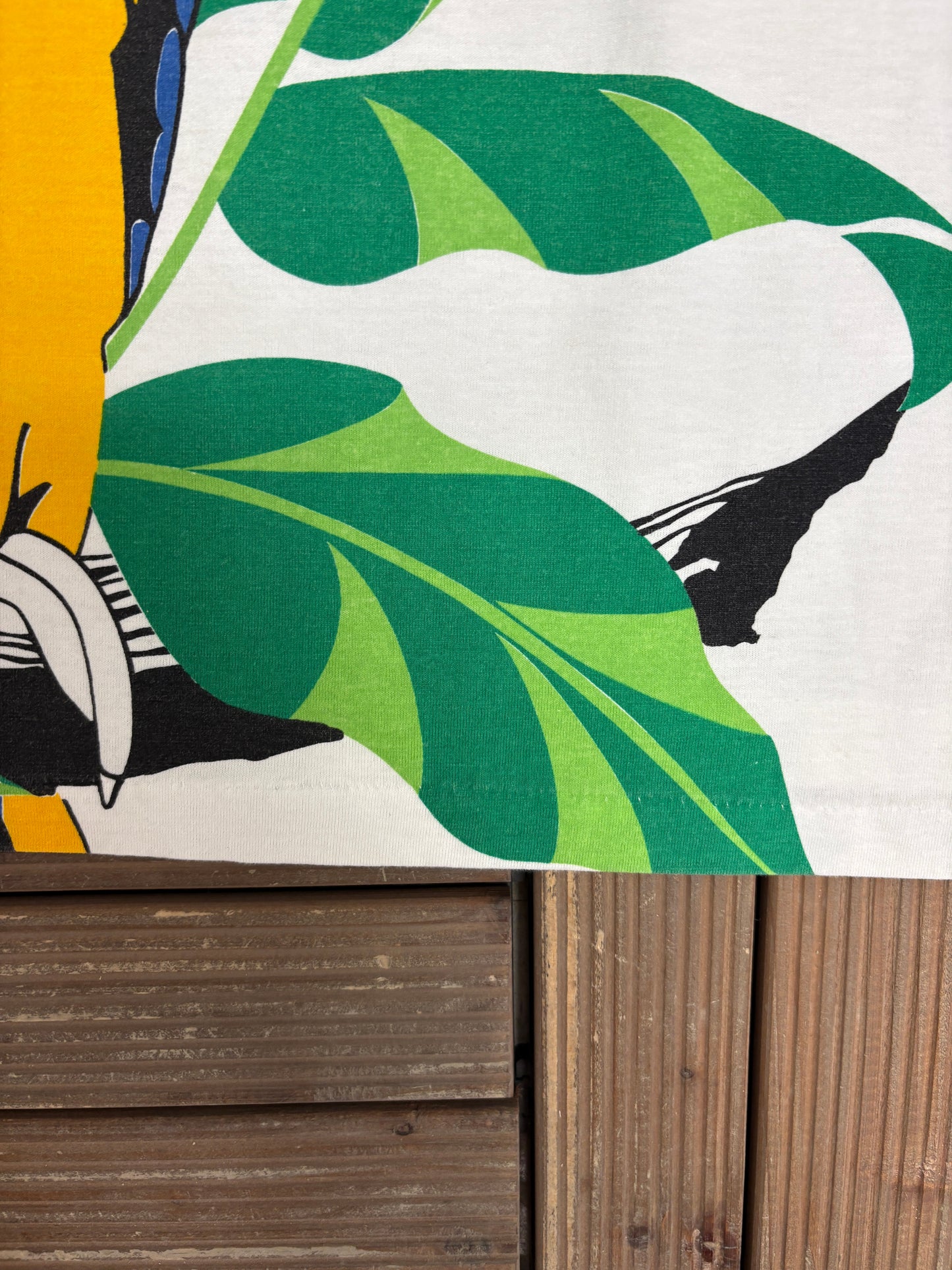 Caryn Elliott Tropical Macaw Graphic Tee | One Size | Vintage 1990s Tourist White T-Shirt |