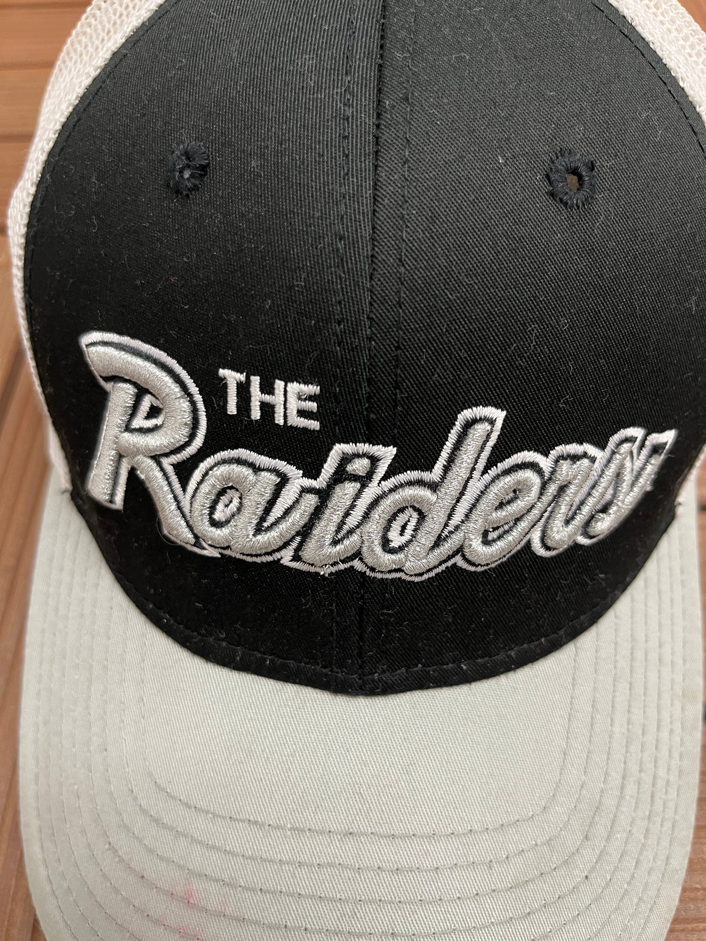 Oakland Raiders Embroidered Graphic Hat | Snap Back | Vintage 2000s Reebok NFL Football Black Cap |