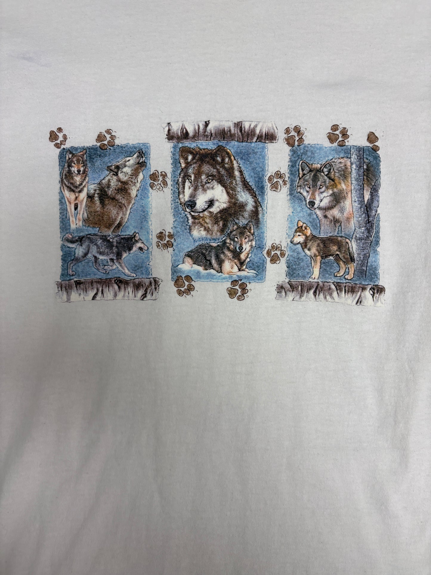 Wolves Scenic Graphic Tee | Size Large | Vintage 2000s Animal White T-Shirt |