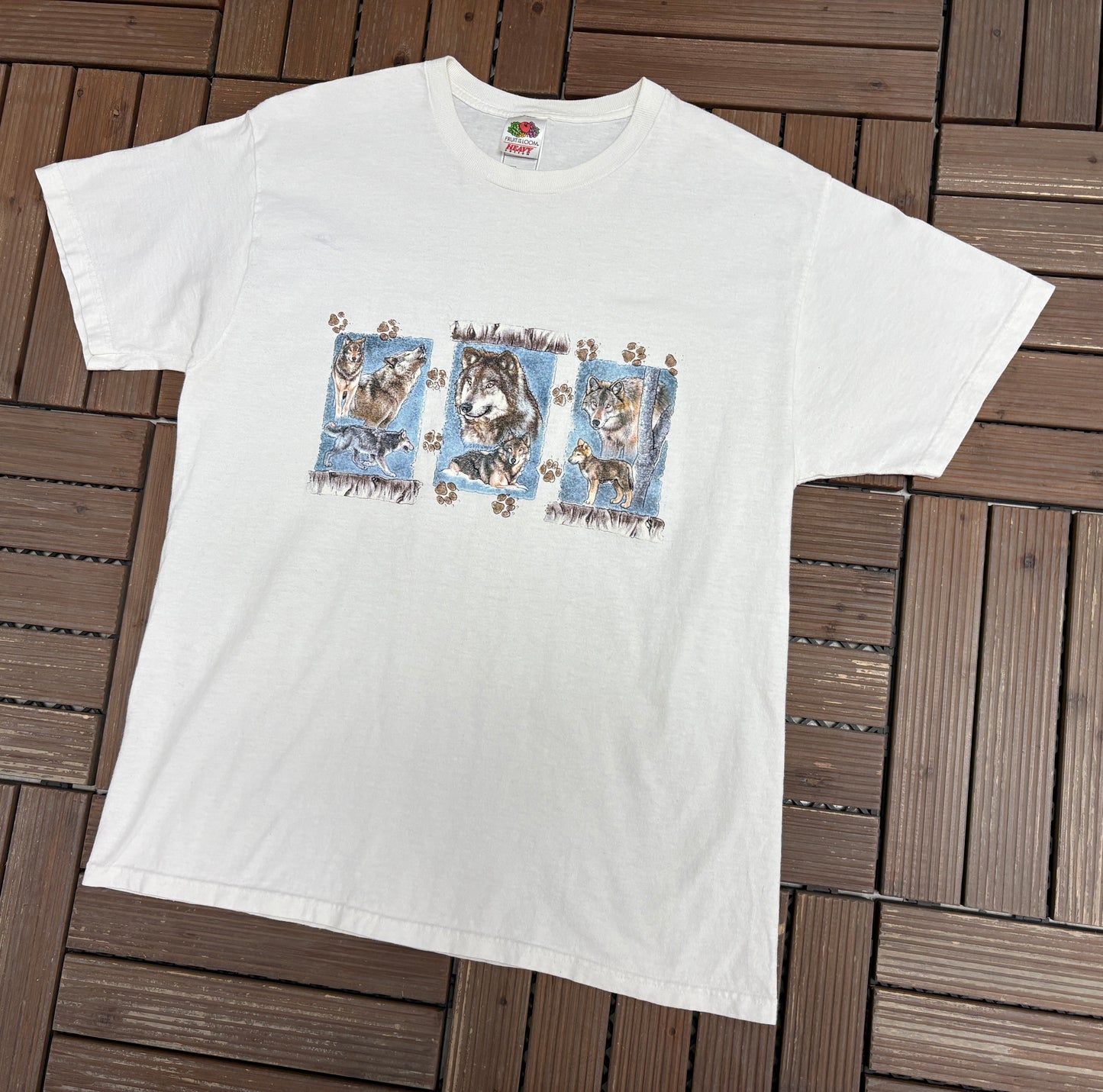 Wolves Scenic Graphic Tee | Size Large | Vintage 2000s Animal White T-Shirt |
