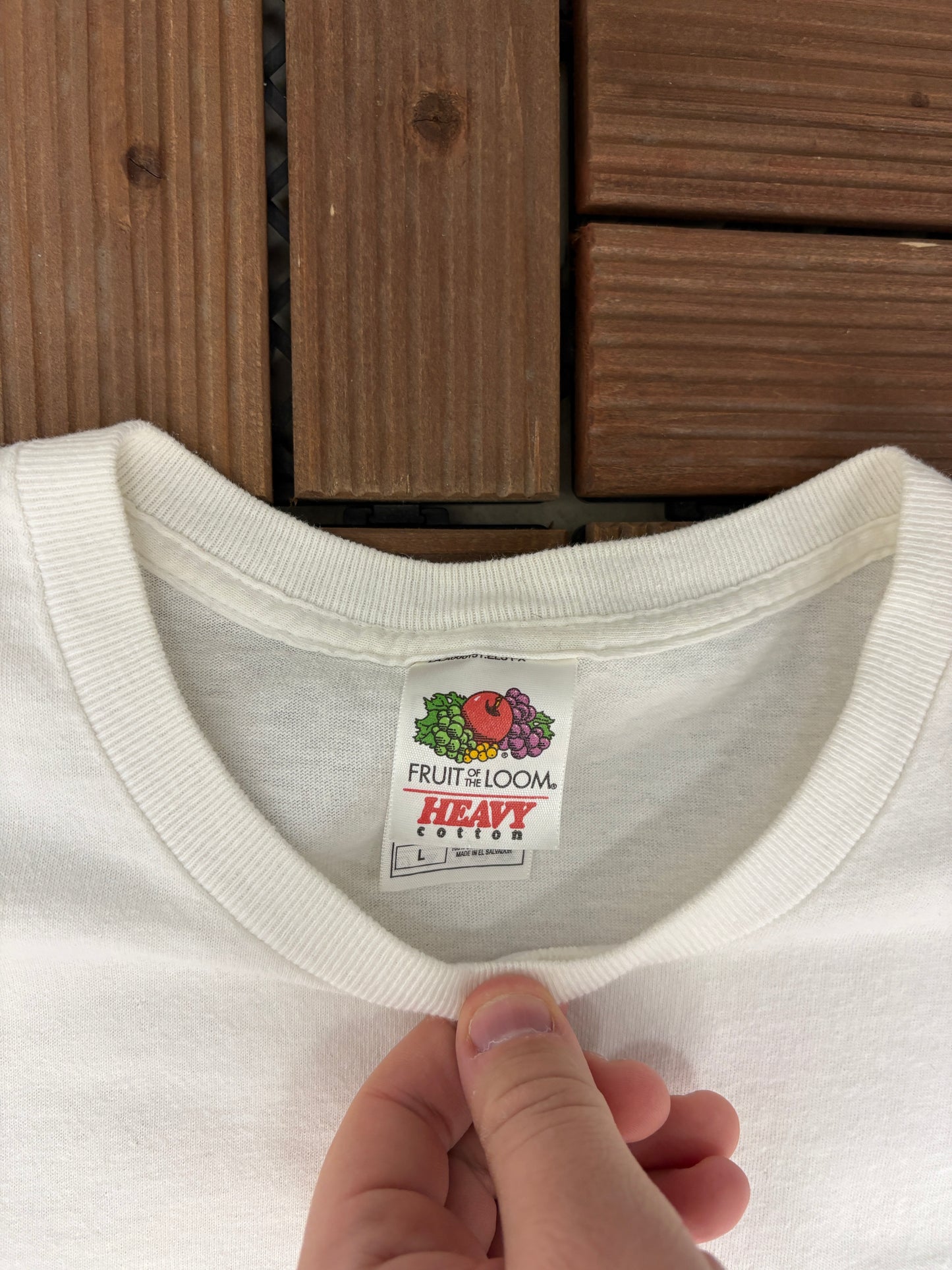 Wolves Scenic Graphic Tee | Size Large | Vintage 2000s Animal White T-Shirt |