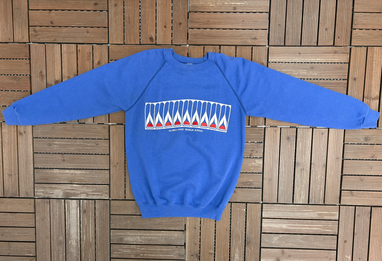 Alaska State Museum Graphic Crewneck | Size Medium | Vintage 1980s Tourist Promotional Blue Sweater |