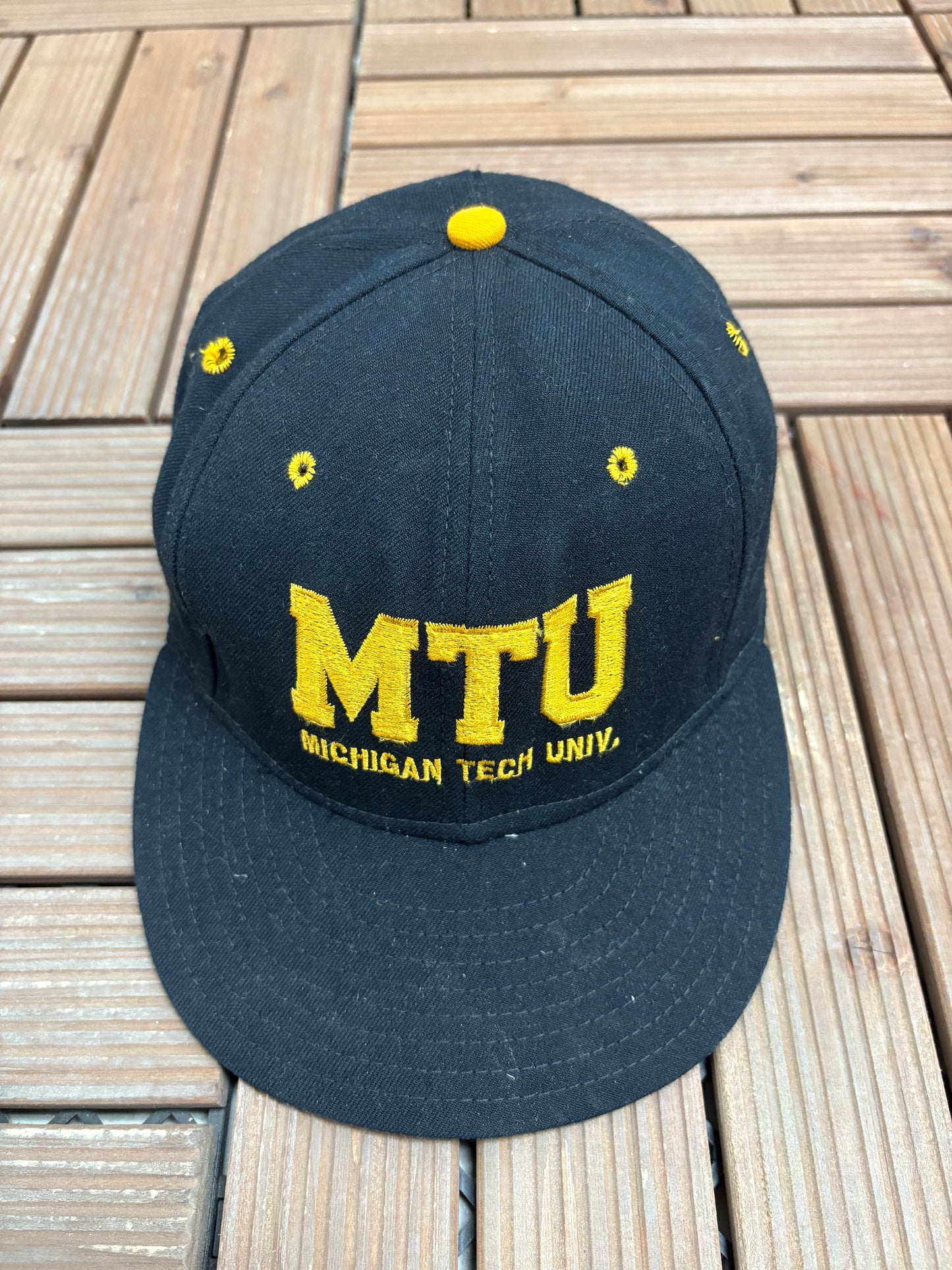 Michigan Tech Huskies Embroidered Graphic Hat | Snap Back | Vintage 1990s College Sports Blue Cap |