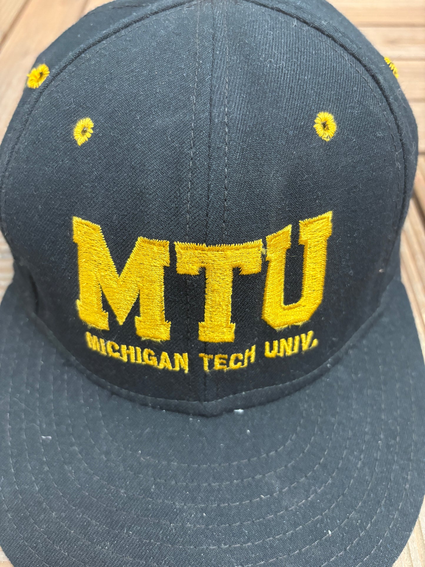 Michigan Tech Huskies Embroidered Graphic Hat | Snap Back | Vintage 1990s College Sports Blue Cap |