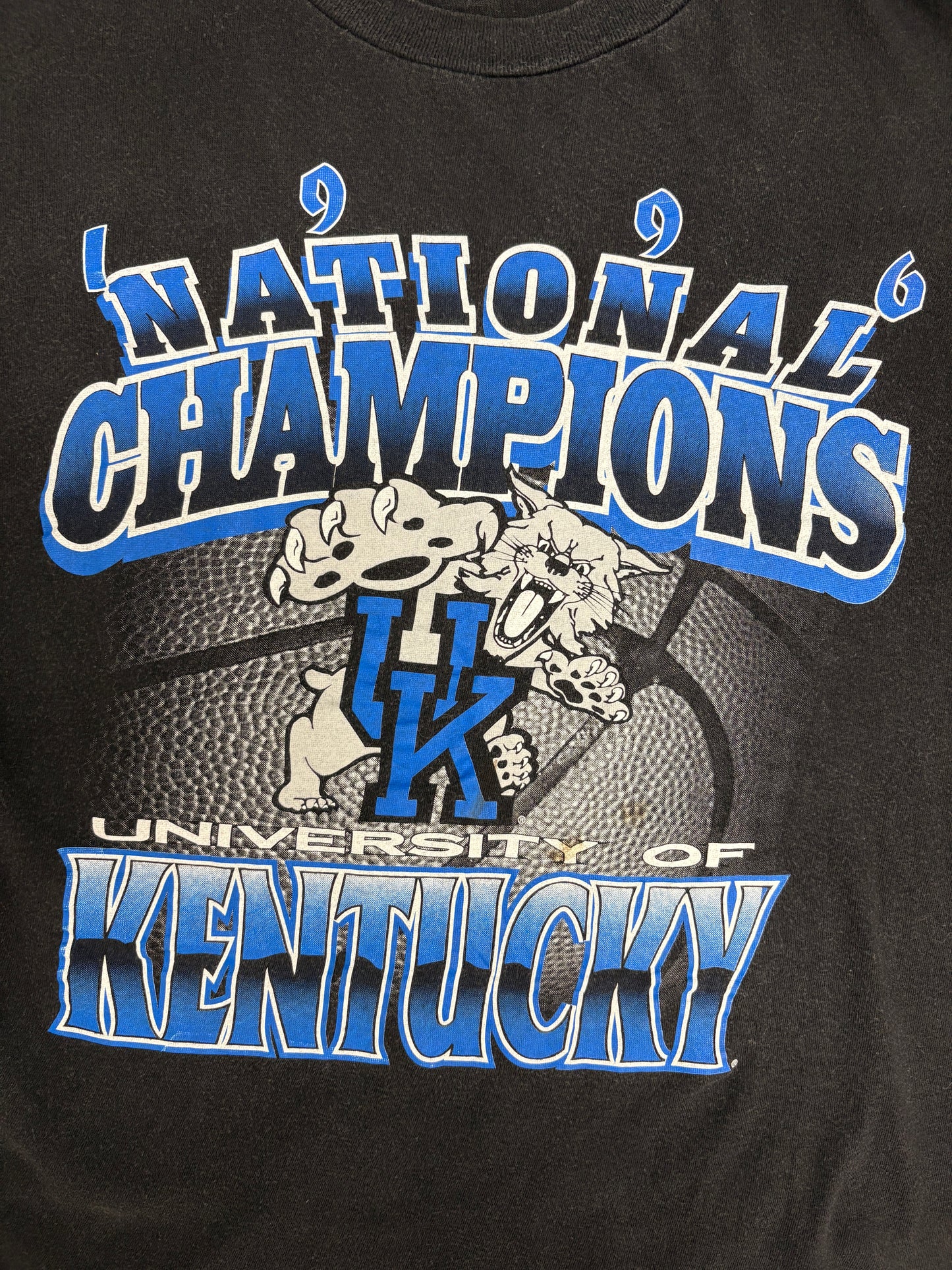 Kentucky Wildcats 1996 National Champions Graphic Tee | Size Large | Vintage 1990s College Basketball Black T-Shirt |