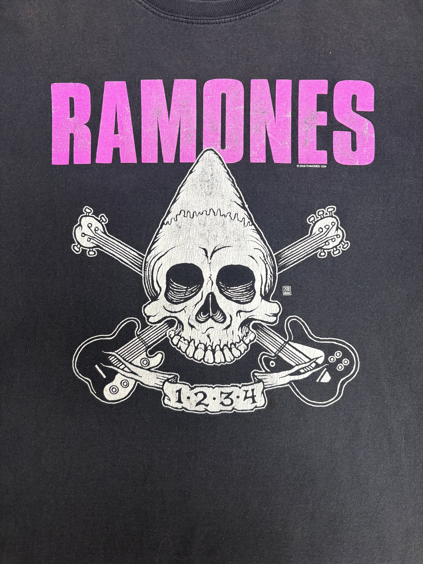 Ramones Gabba Gabba Hey Graphic Tee | Size X-Large | Vintage 2000s Rock Band Black T-Shirt |