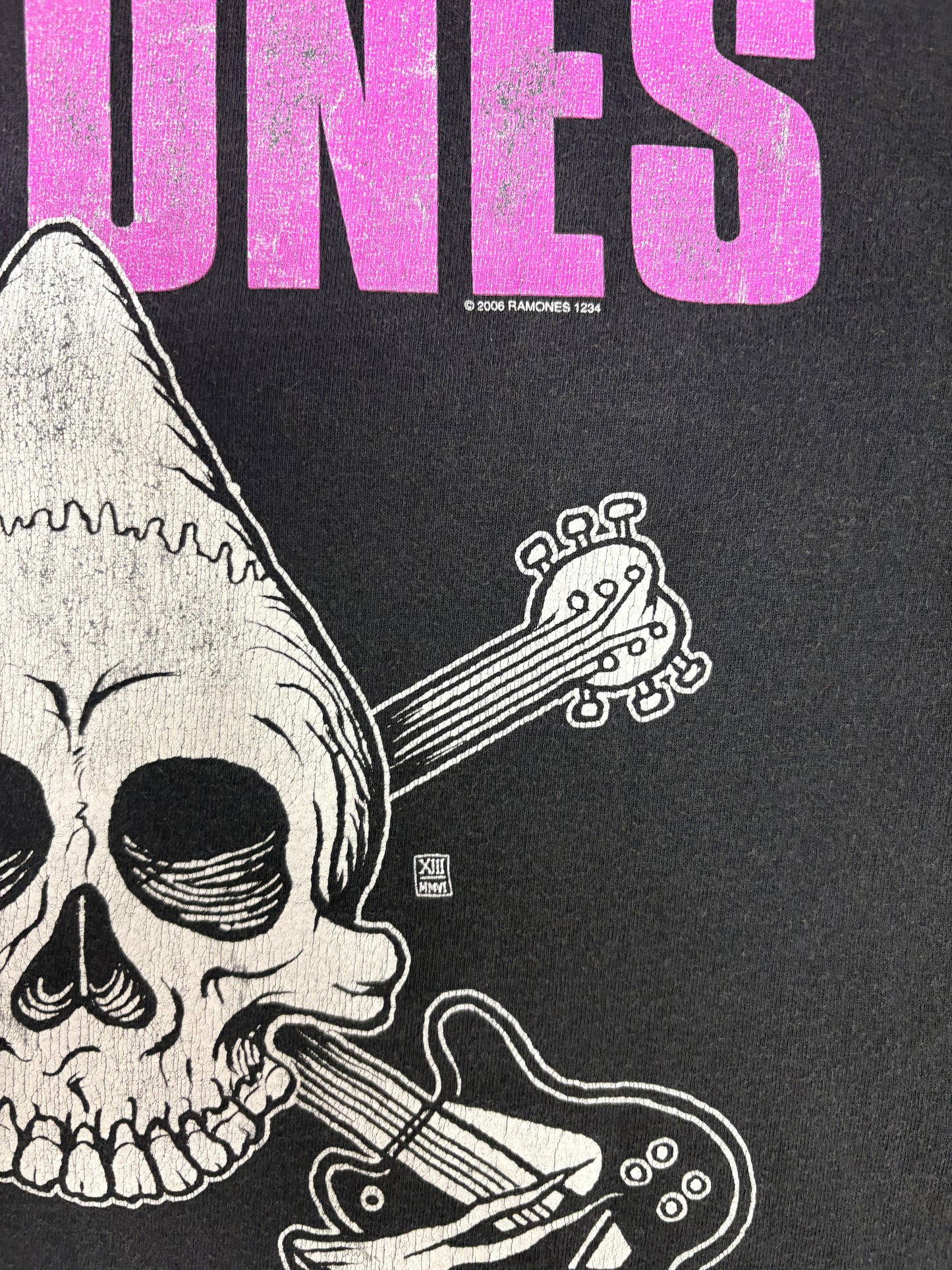 Ramones Gabba Gabba Hey Graphic Tee | Size X-Large | Vintage 2000s Rock Band Black T-Shirt |