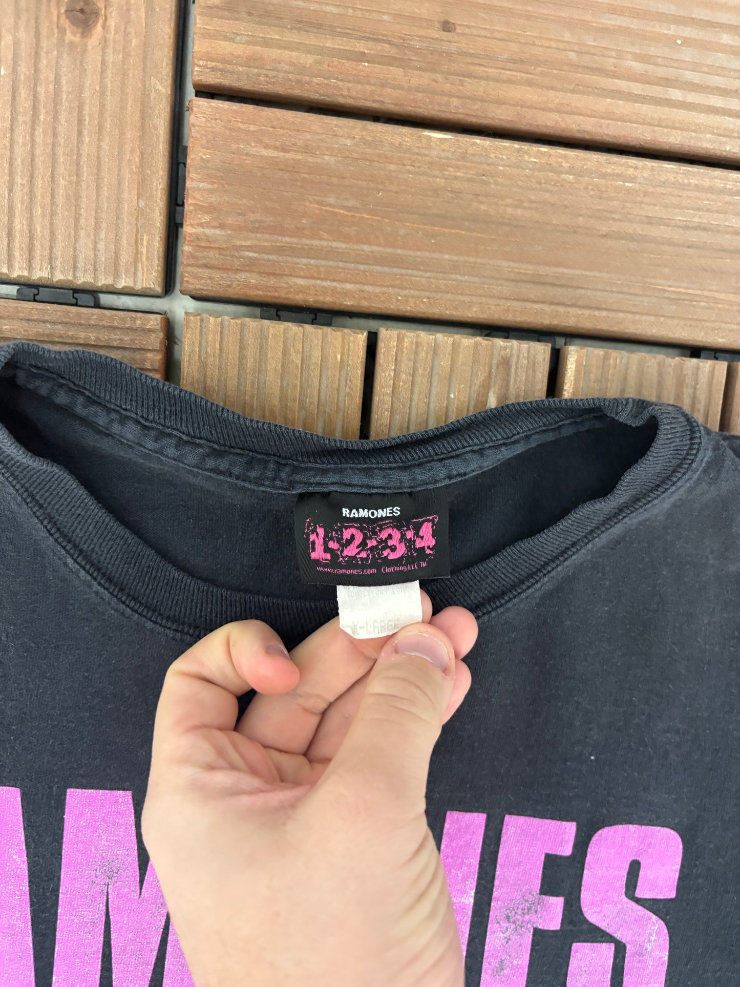 Ramones Gabba Gabba Hey Graphic Tee | Size X-Large | Vintage 2000s Rock Band Black T-Shirt |