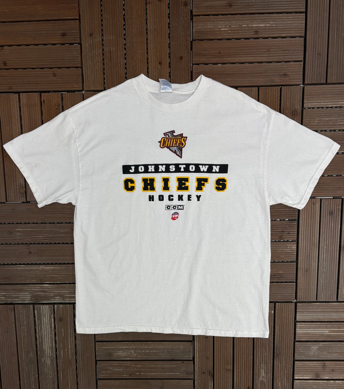 Johnstown Chiefs Hockey Graphic Tee | Size X-Large | Vintage 2000s ECHL Hockey White T-Shirt |