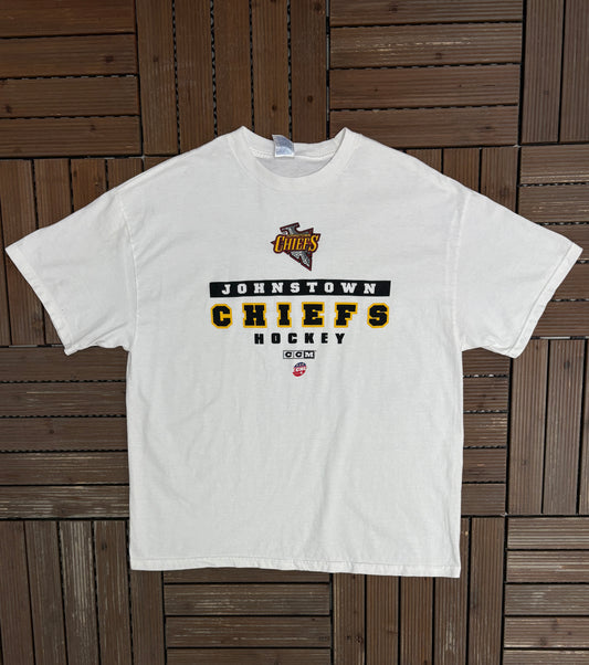 Johnstown Chiefs Hockey Graphic Tee | Size X-Large | Vintage 2000s ECHL Hockey White T-Shirt |