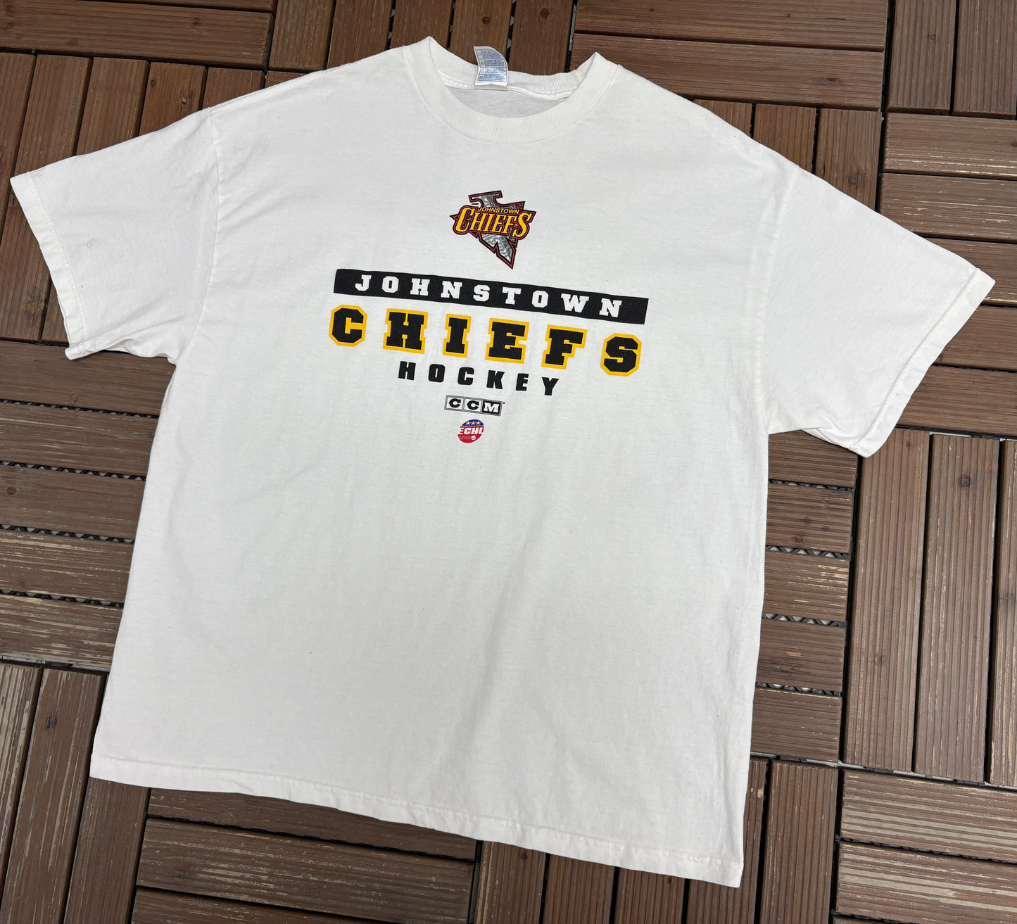 Johnstown Chiefs Hockey Graphic Tee | Size X-Large | Vintage 2000s ECHL Hockey White T-Shirt |