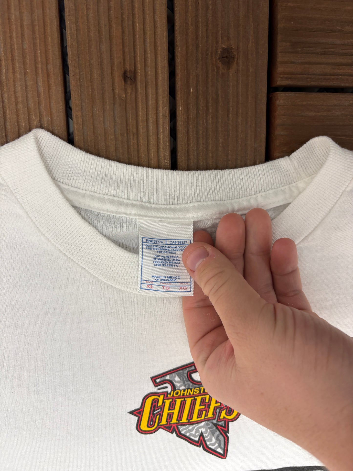 Johnstown Chiefs Hockey Graphic Tee | Size X-Large | Vintage 2000s ECHL Hockey White T-Shirt |