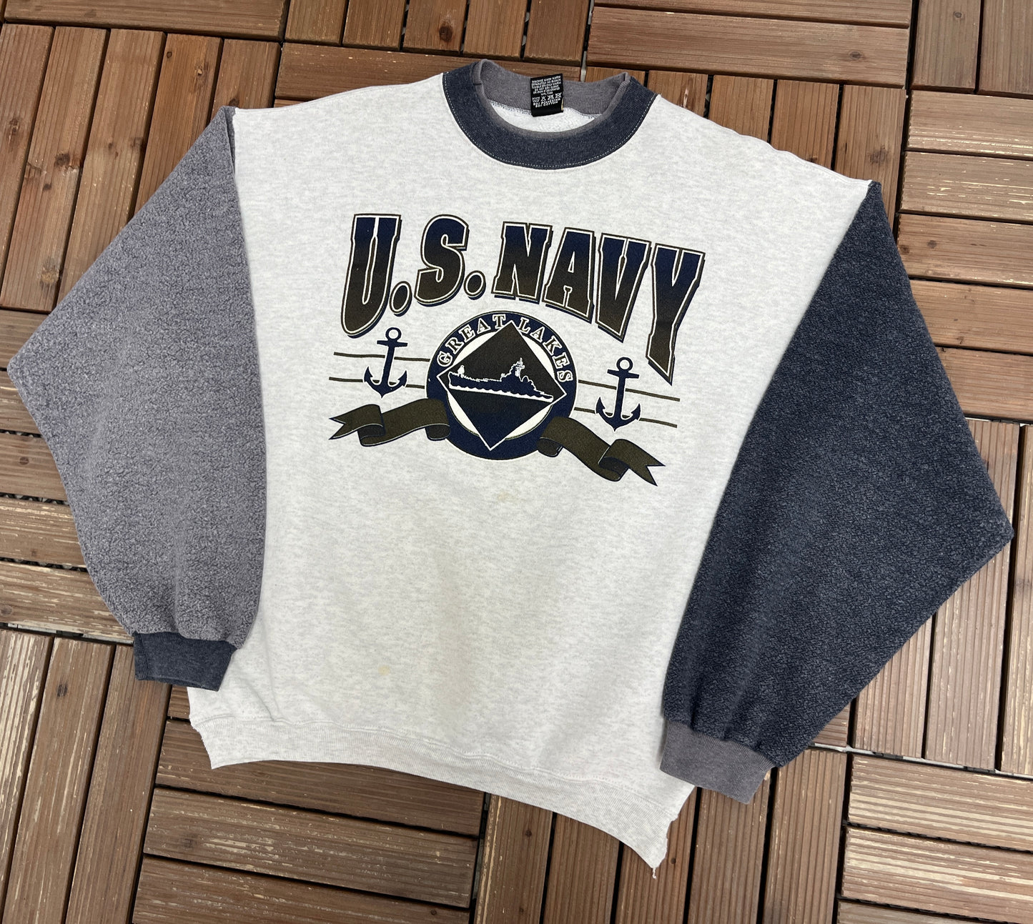 U.S. Navy Great Lakes Graphic Crewneck | Size Large | Vintage 1990s Made in USA Grey Sweater |