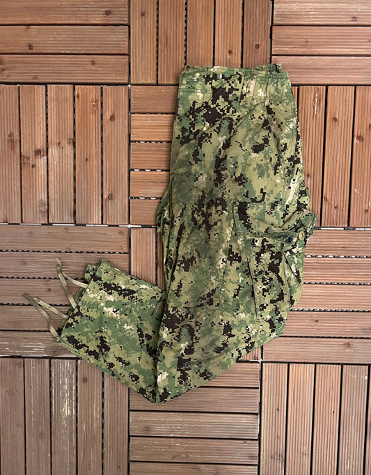 Camouflage Army Cargo Pants | Size Medium-Short | Vintage 1990s Camouflage Green Cargo Pants |