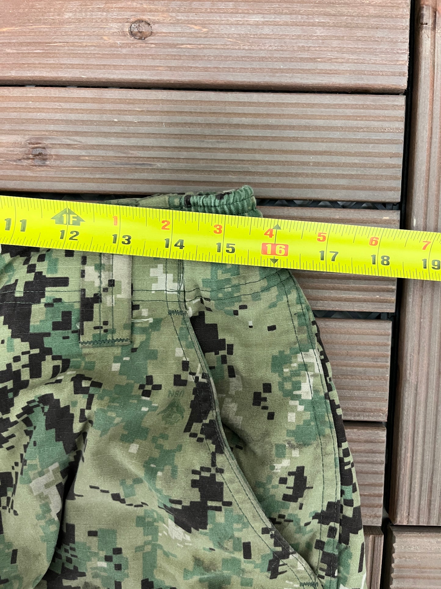 Camouflage Army Cargo Pants | Size Medium-Short | Vintage 1990s Camouflage Green Cargo Pants |