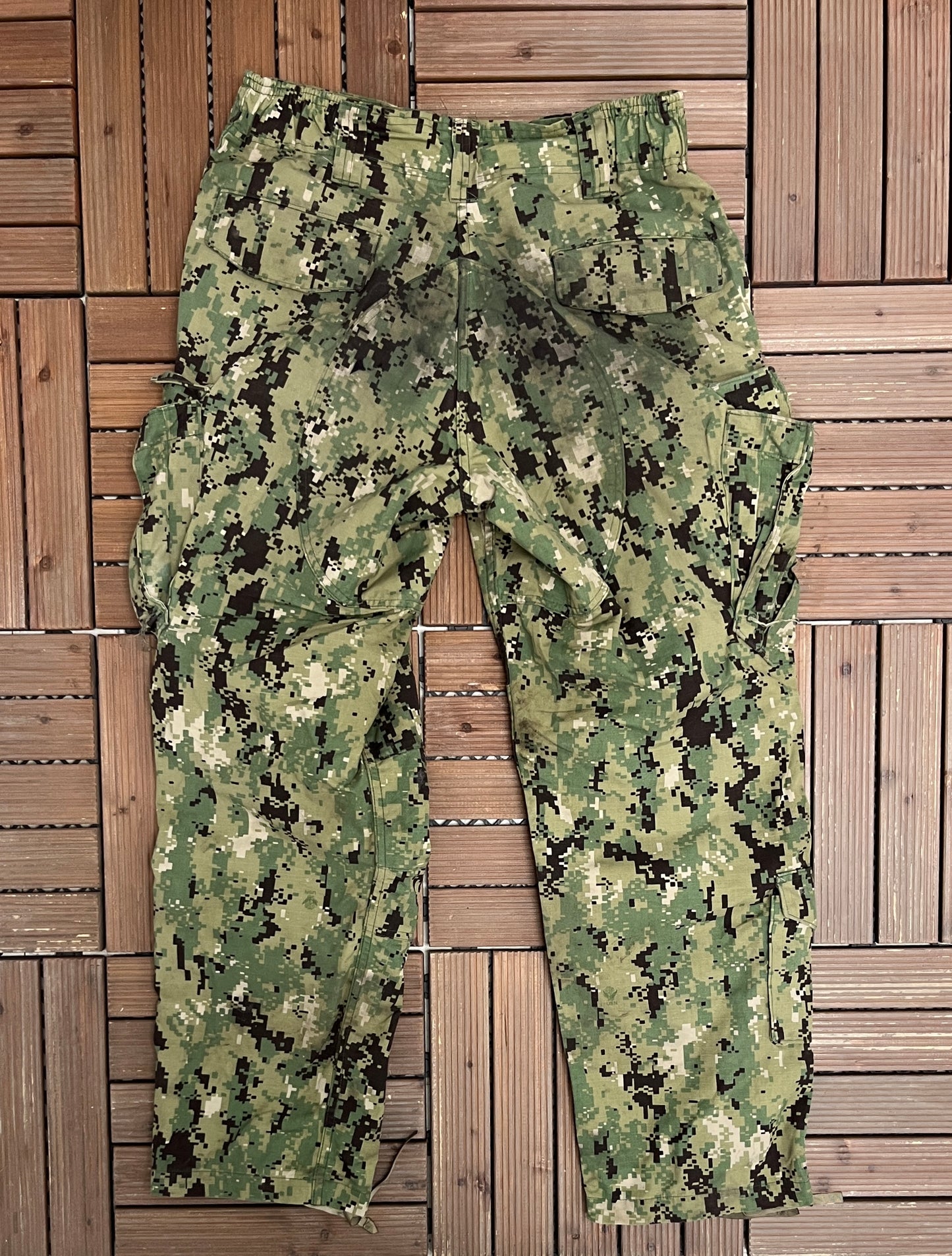 Camouflage Army Cargo Pants | Size Medium-Short | Vintage 1990s Camouflage Green Cargo Pants |