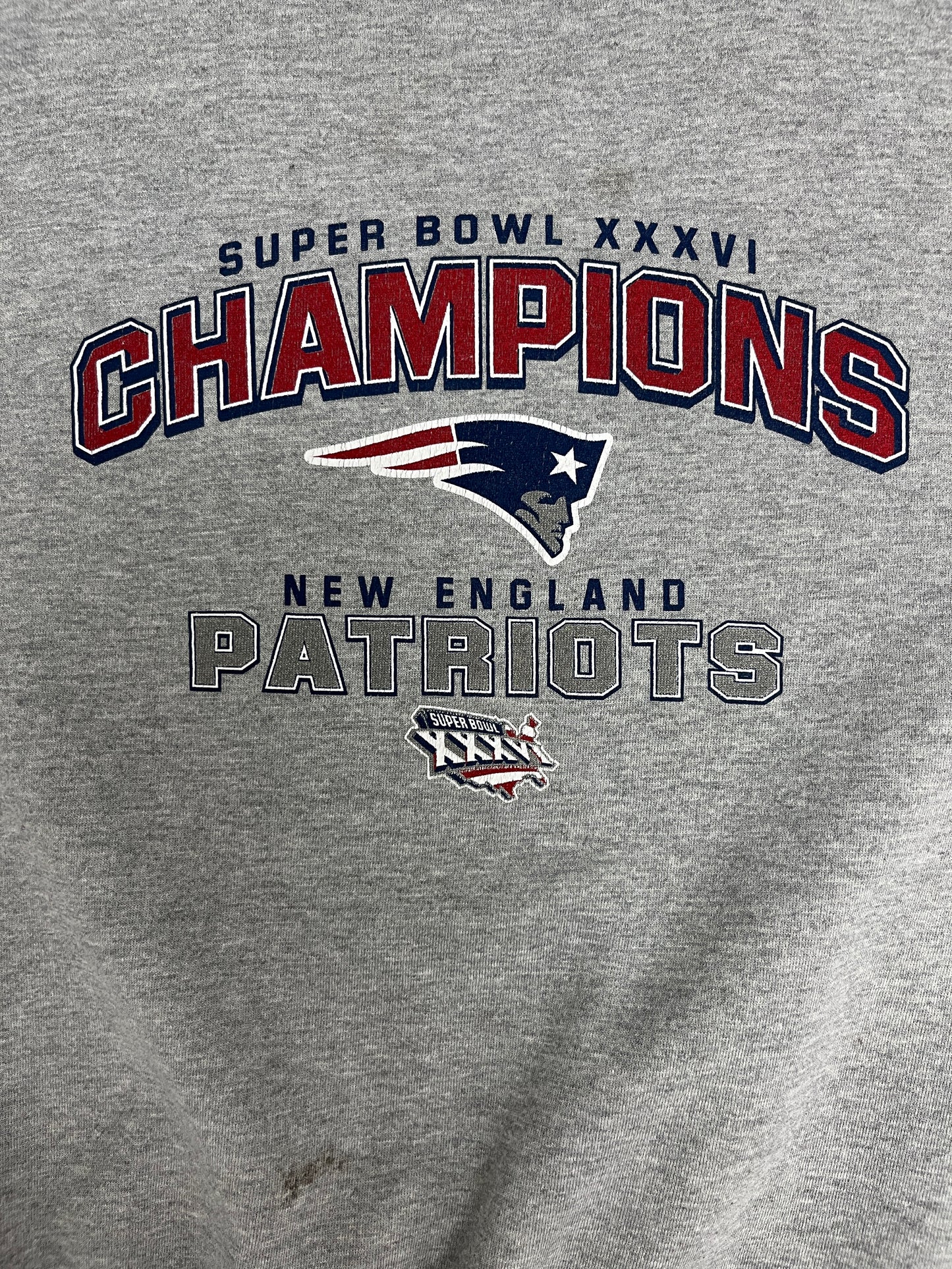 New England Patriots Super Bowl XXXVI Champions Graphic Crewneck | Size X-Large | Vintage 2000s NFL Football Grey Sweater |