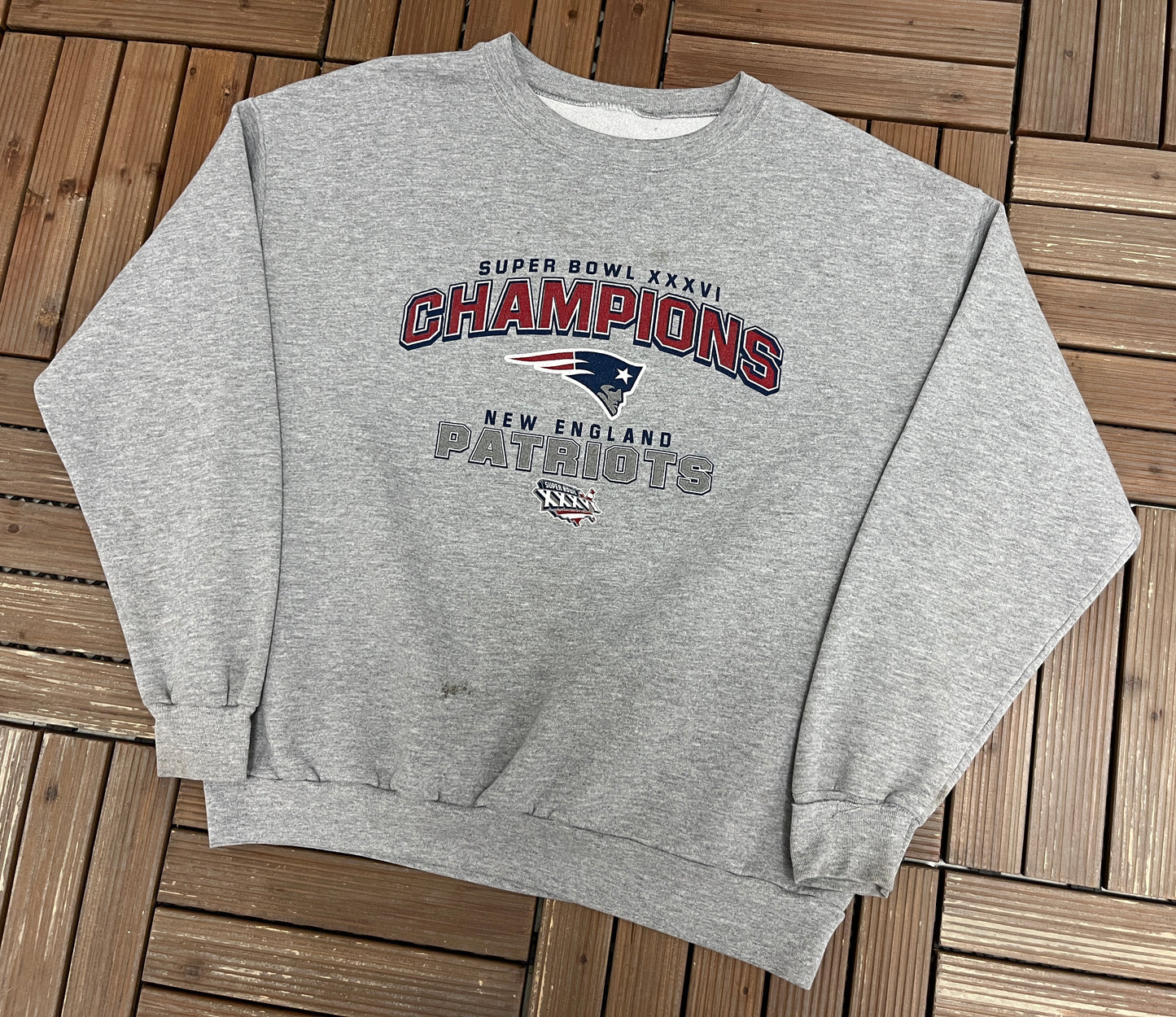 New England Patriots Super Bowl XXXVI Champions Graphic Crewneck | Size X-Large | Vintage 2000s NFL Football Grey Sweater |