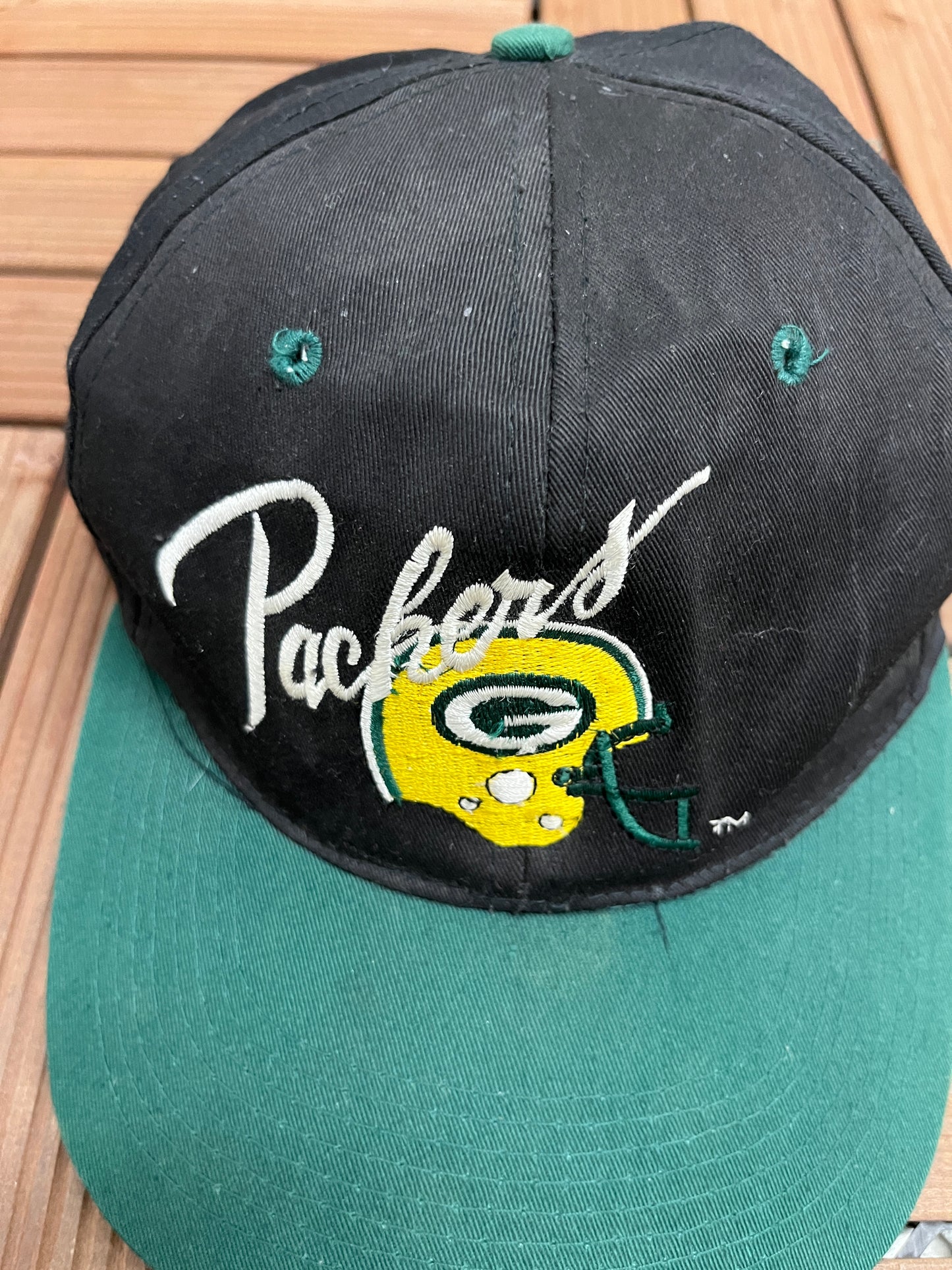 Green Bay Packers Embroidered Graphic Hat | Snap Back | Vintage 1990s NFL Football Black Cap |