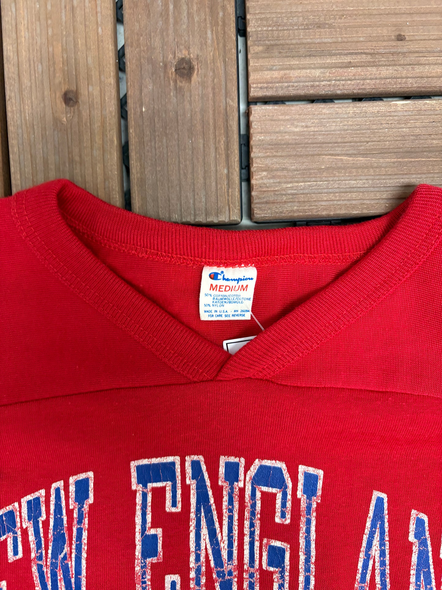 New England Patriots Graphic Tee | Size Medium | Vintage 1990s NFL Football Red T-Shirt |